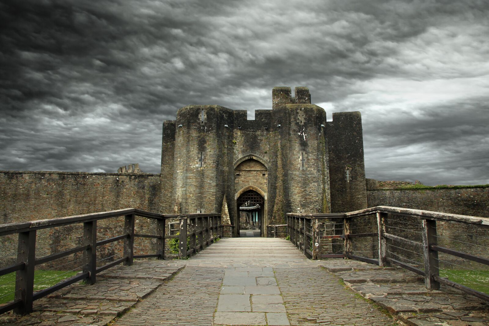 Canon EOS 1300D (EOS Rebel T6 / EOS Kiss X80) sample photo. Castle, wales, caerphilly photography