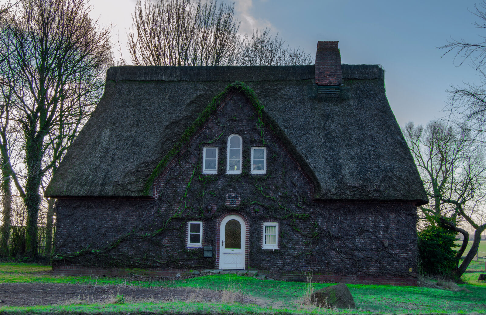 Nikon D3200 sample photo. House, old photography