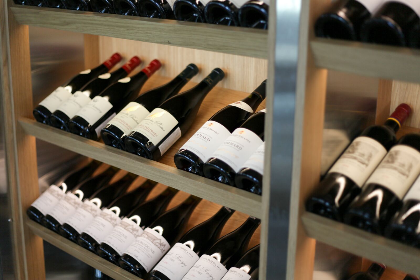 Canon EF 50mm F1.8 II sample photo. Restaurant, interior, collection photography