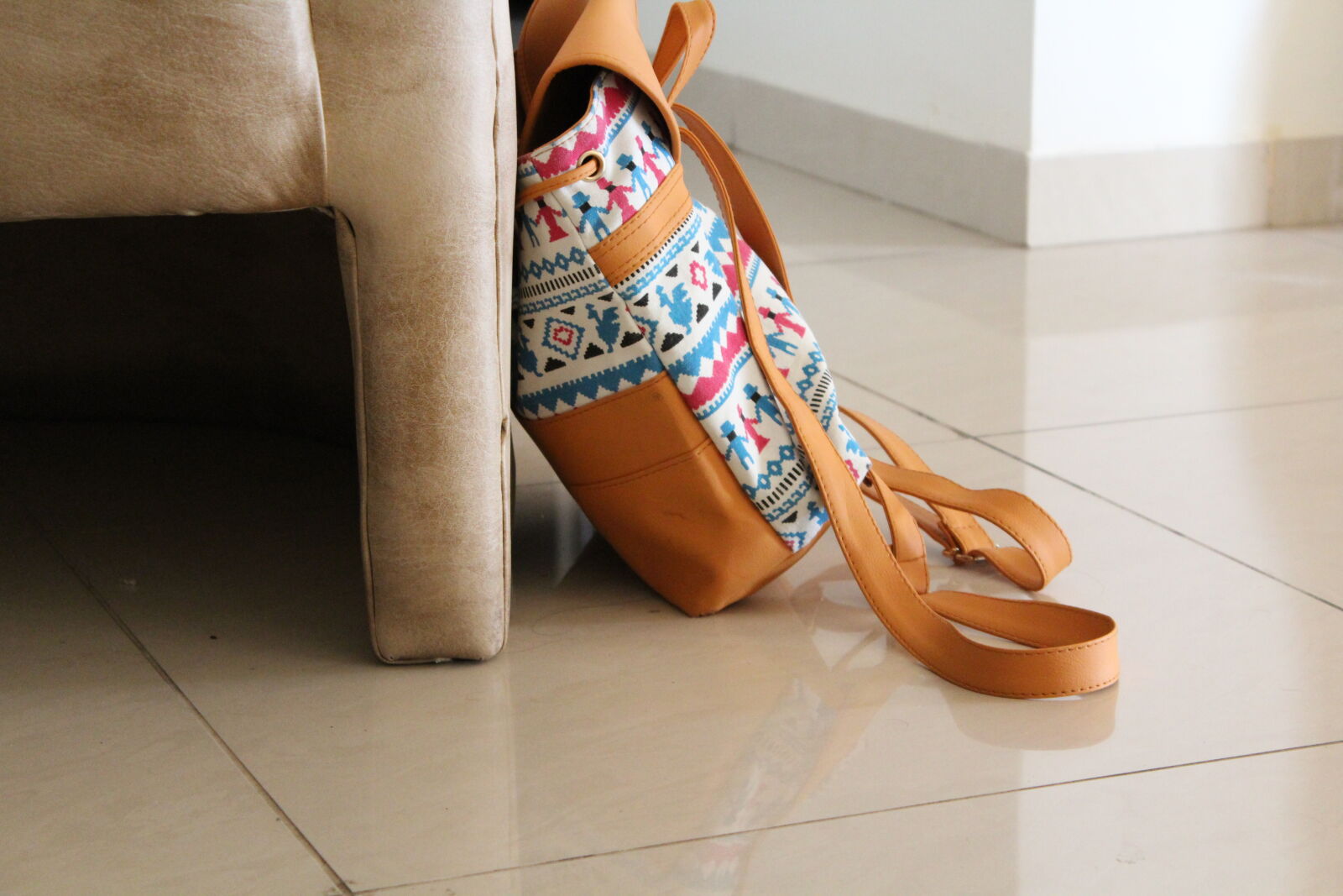 Canon EOS 1200D (EOS Rebel T5 / EOS Kiss X70 / EOS Hi) sample photo. Bag, sofa, yellow photography
