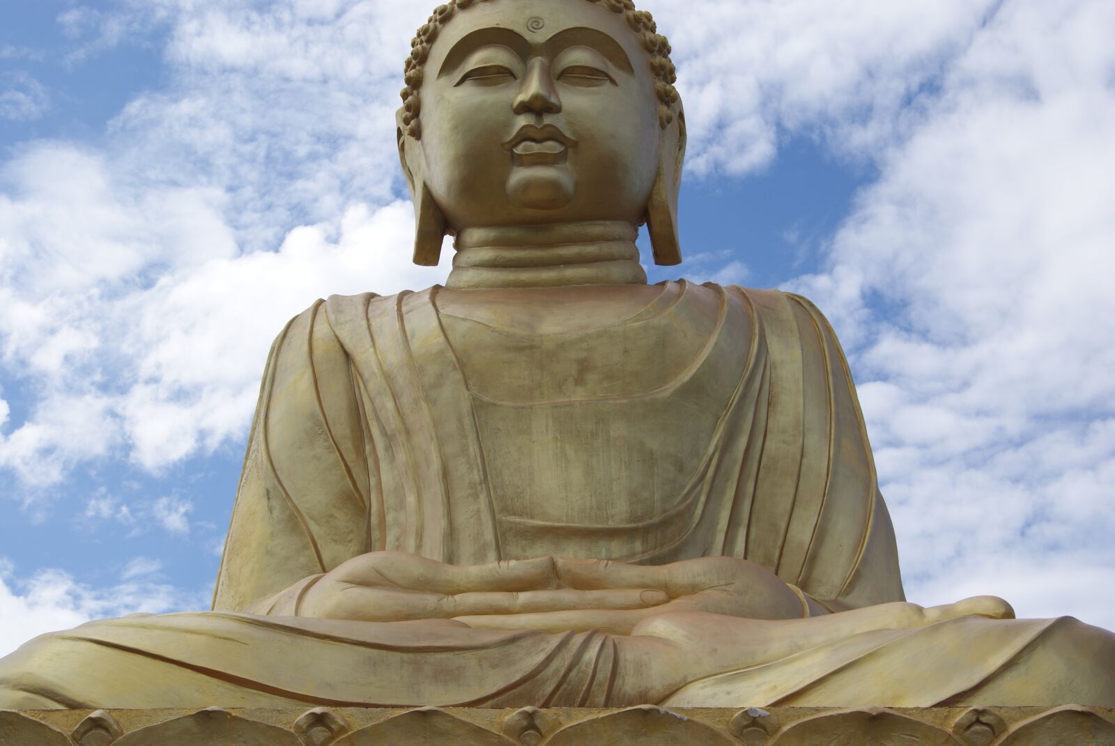 Sony Alpha DSLR-A230 sample photo. Buddha, meditation, sitting photography