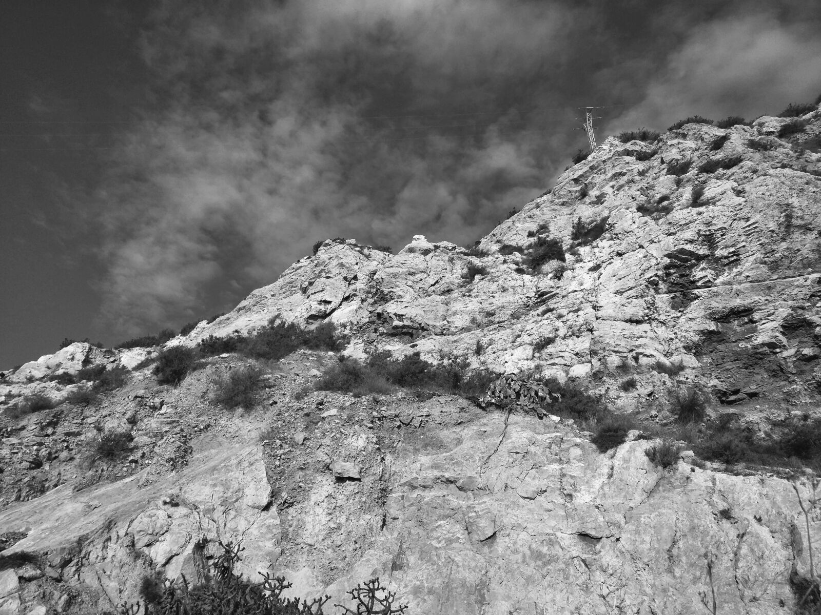 Motorola Nexus 6 sample photo. Cliff, sky, pylon photography