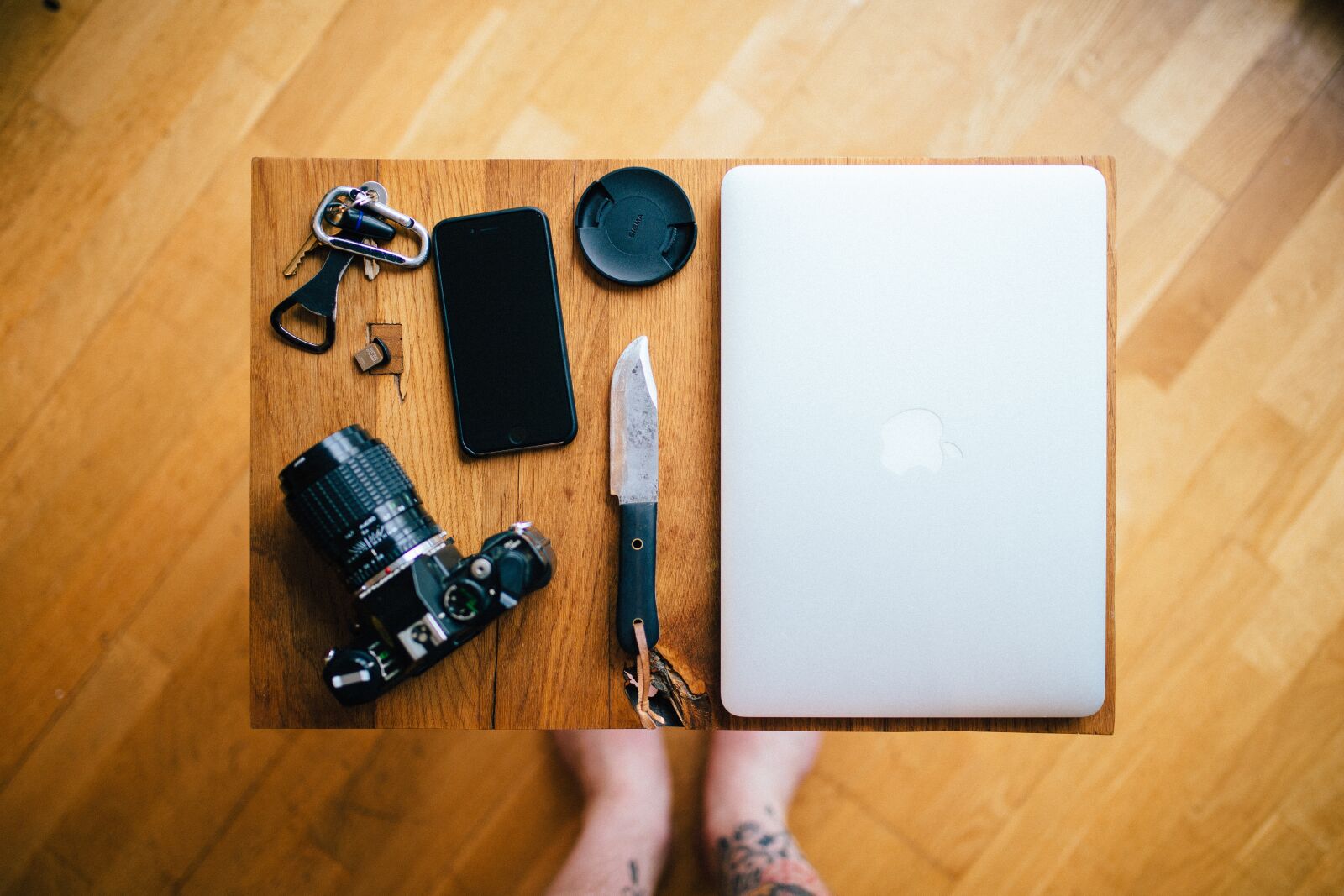 Canon EOS 6D sample photo. Floor, table, feet photography
