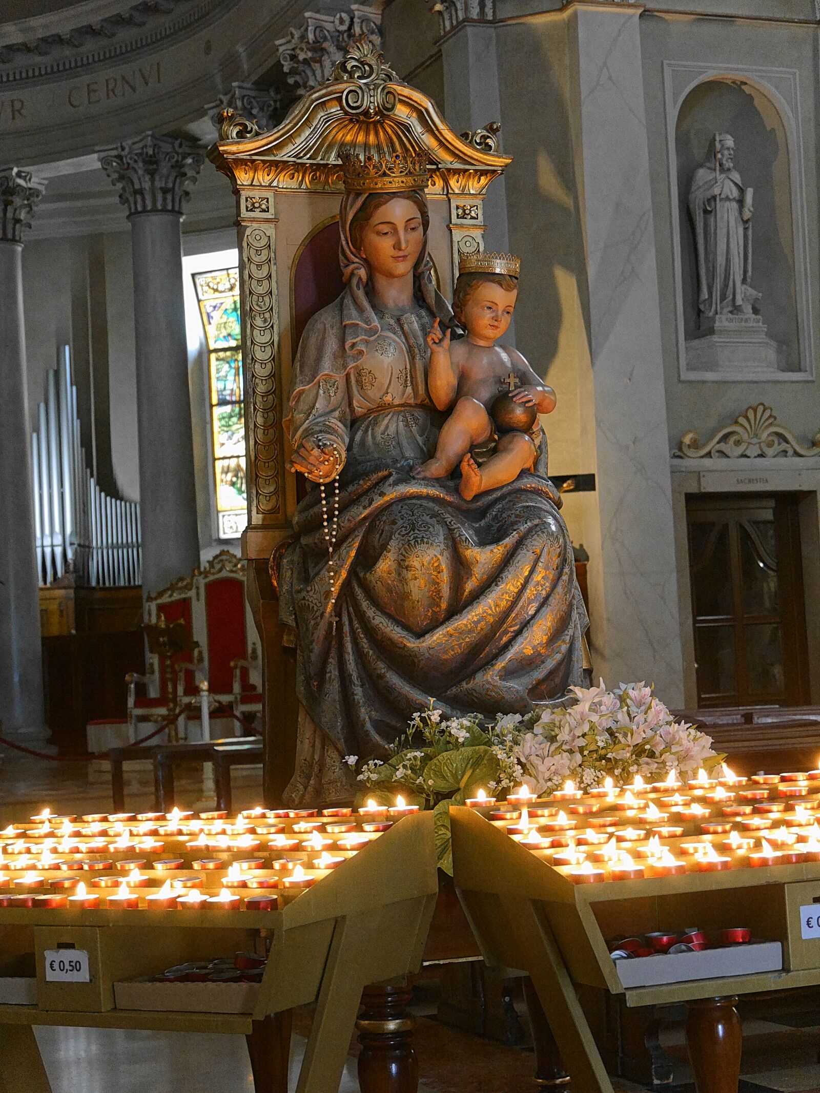 Panasonic Lumix DMC-G6 sample photo. Madonna with child, sacral photography