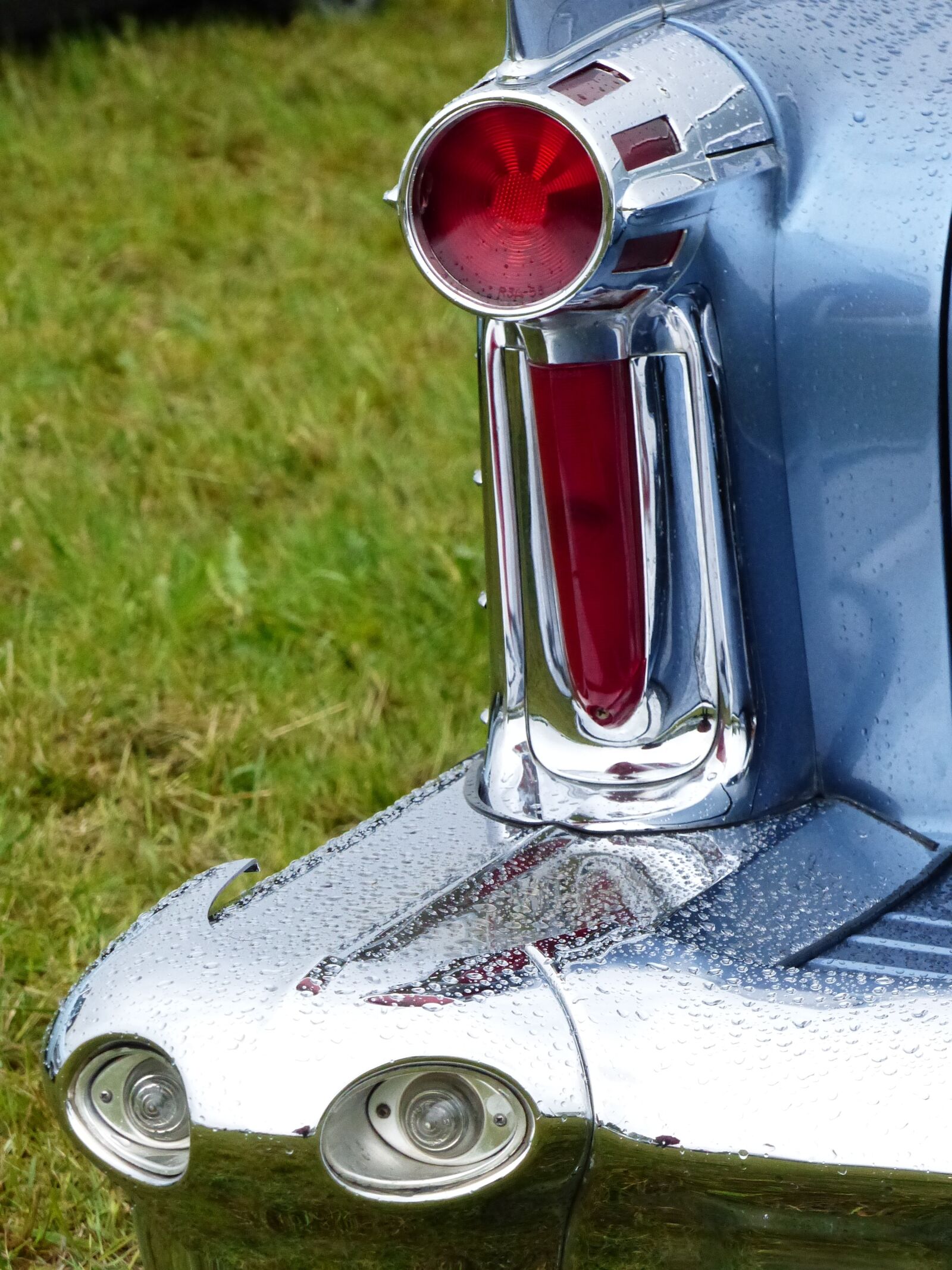 Panasonic Lumix DMC-FZ200 sample photo. Taillights, car, raindrops photography