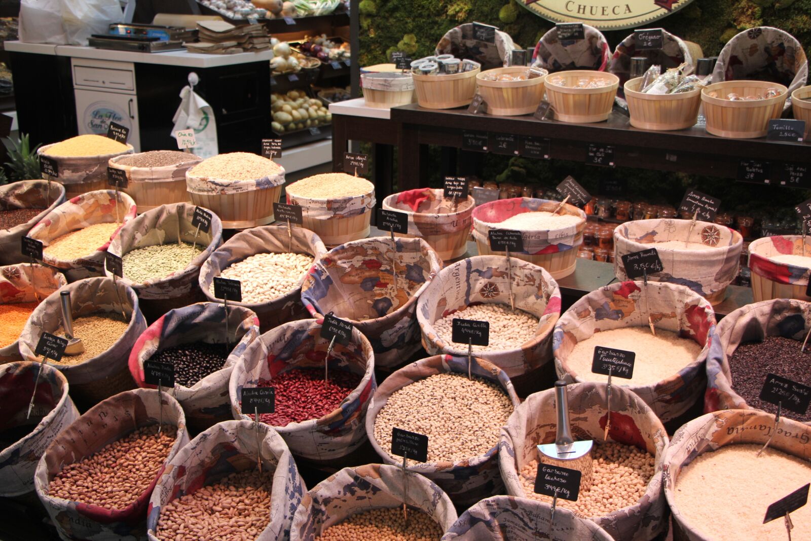 Canon EOS 550D (EOS Rebel T2i / EOS Kiss X4) sample photo. Market, spices, food photography