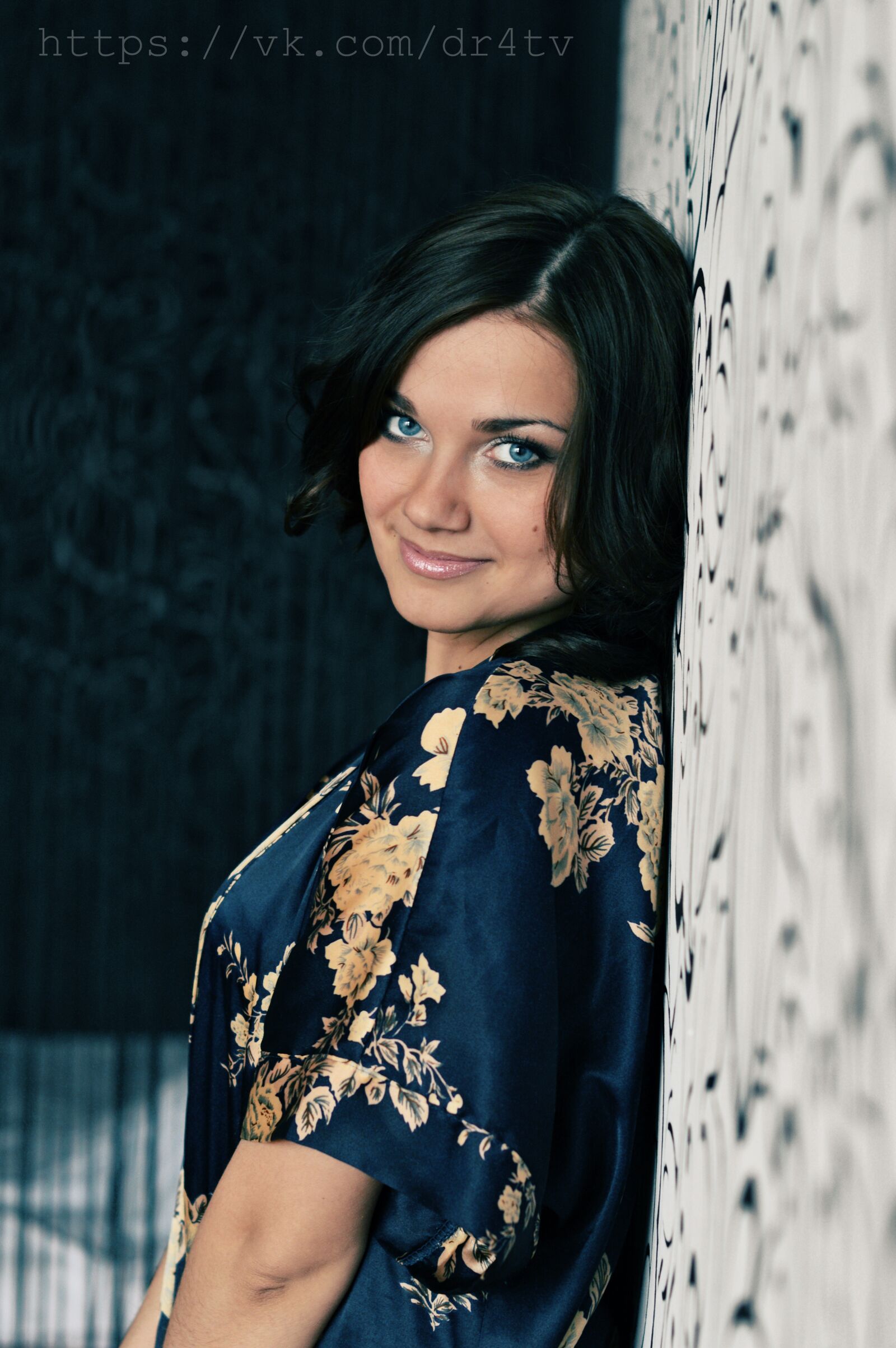 Nikon D3200 sample photo. Smile, in a bathrobe photography