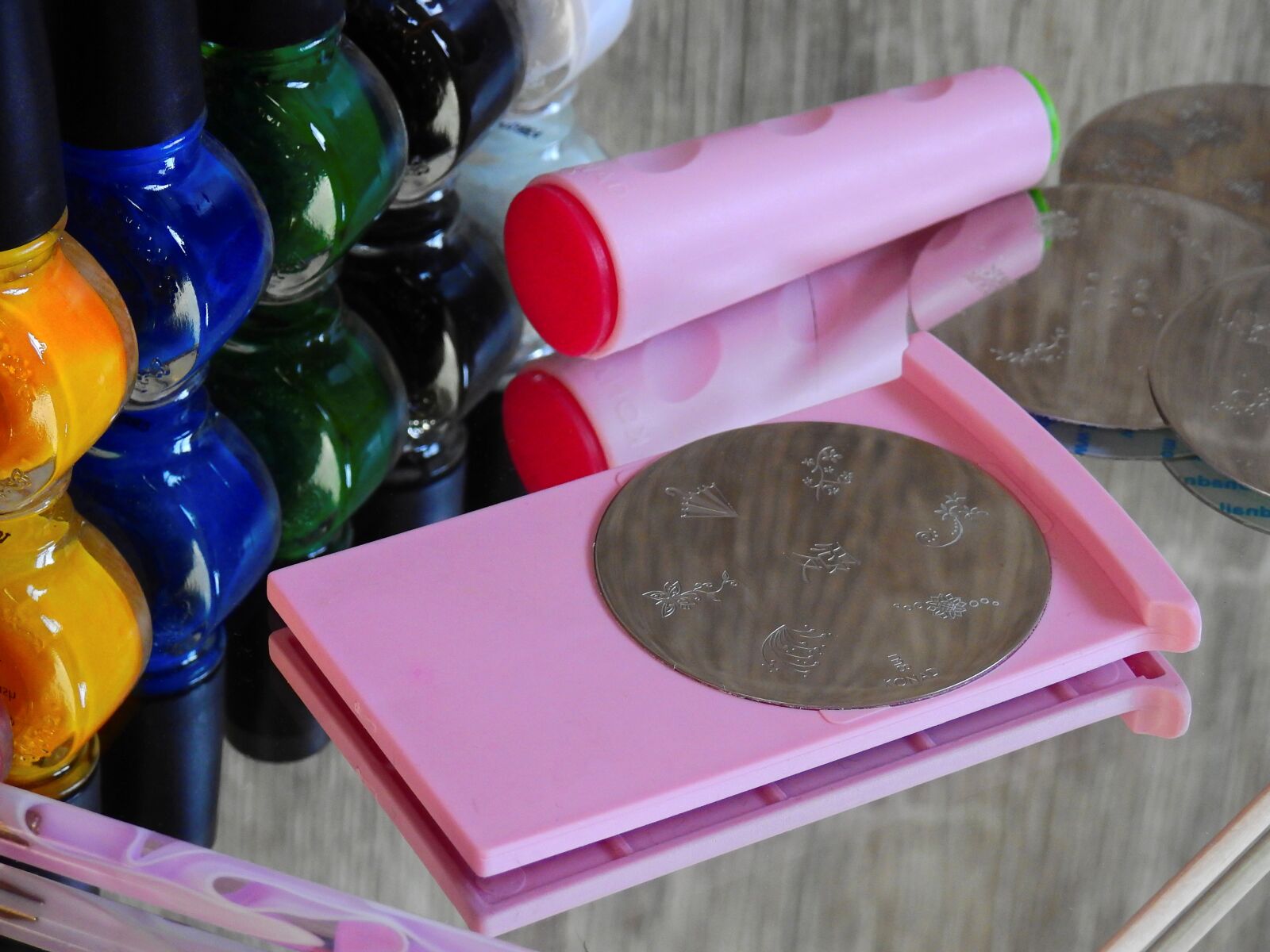 Nikon Coolpix P900 sample photo. Nail varnish, fingernails, manicure photography