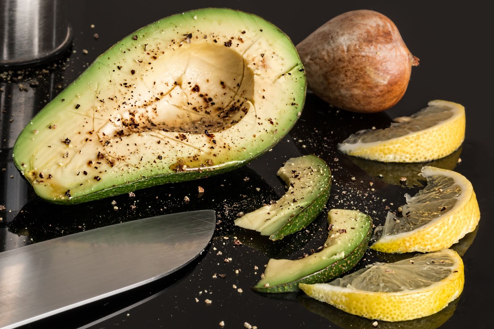 Canon EF 100mm F2.8L Macro IS USM sample photo. Avocado, lemon, salad photography