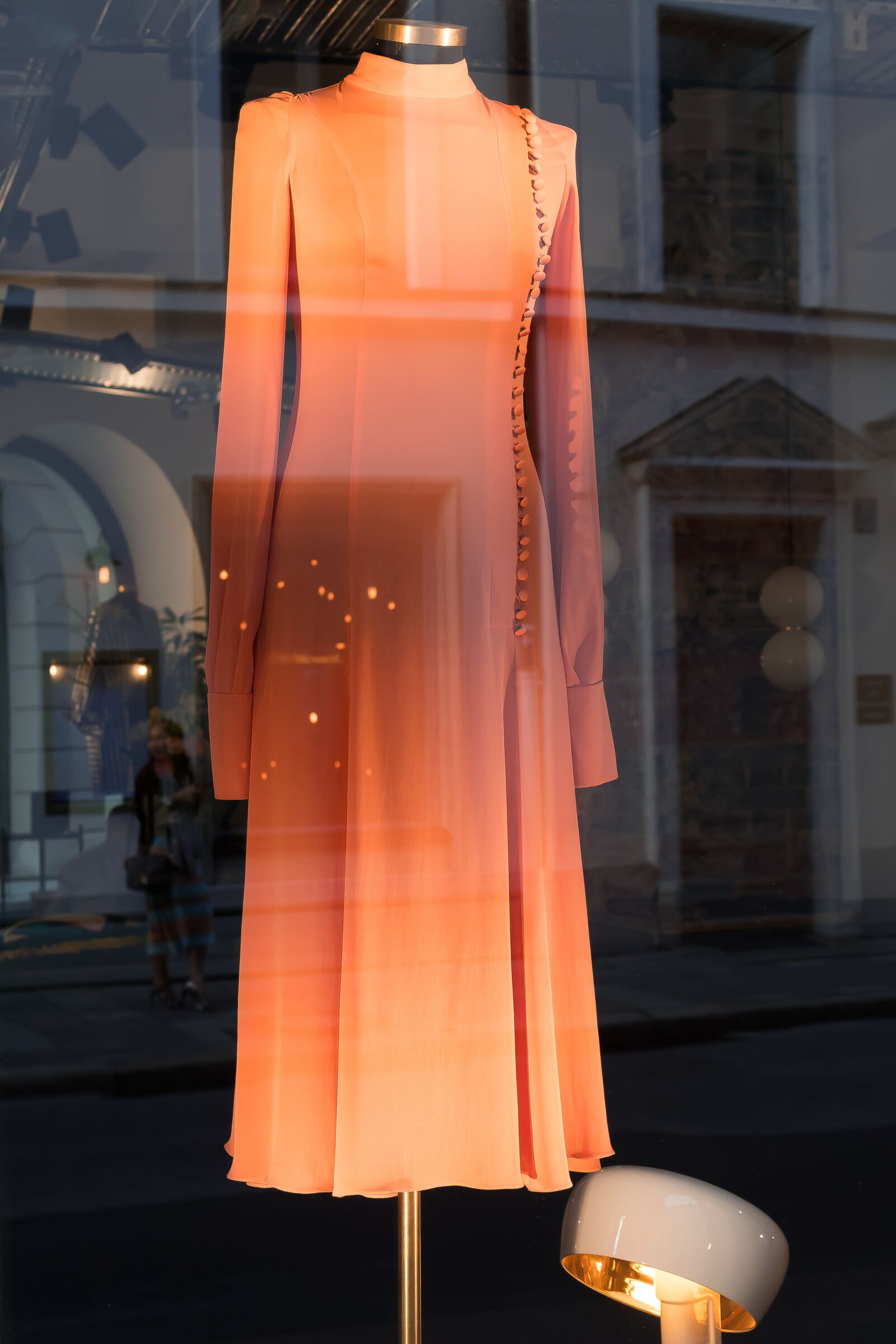 Canon EOS 1300D (EOS Rebel T6 / EOS Kiss X80) sample photo. Boutique, dress, female photography
