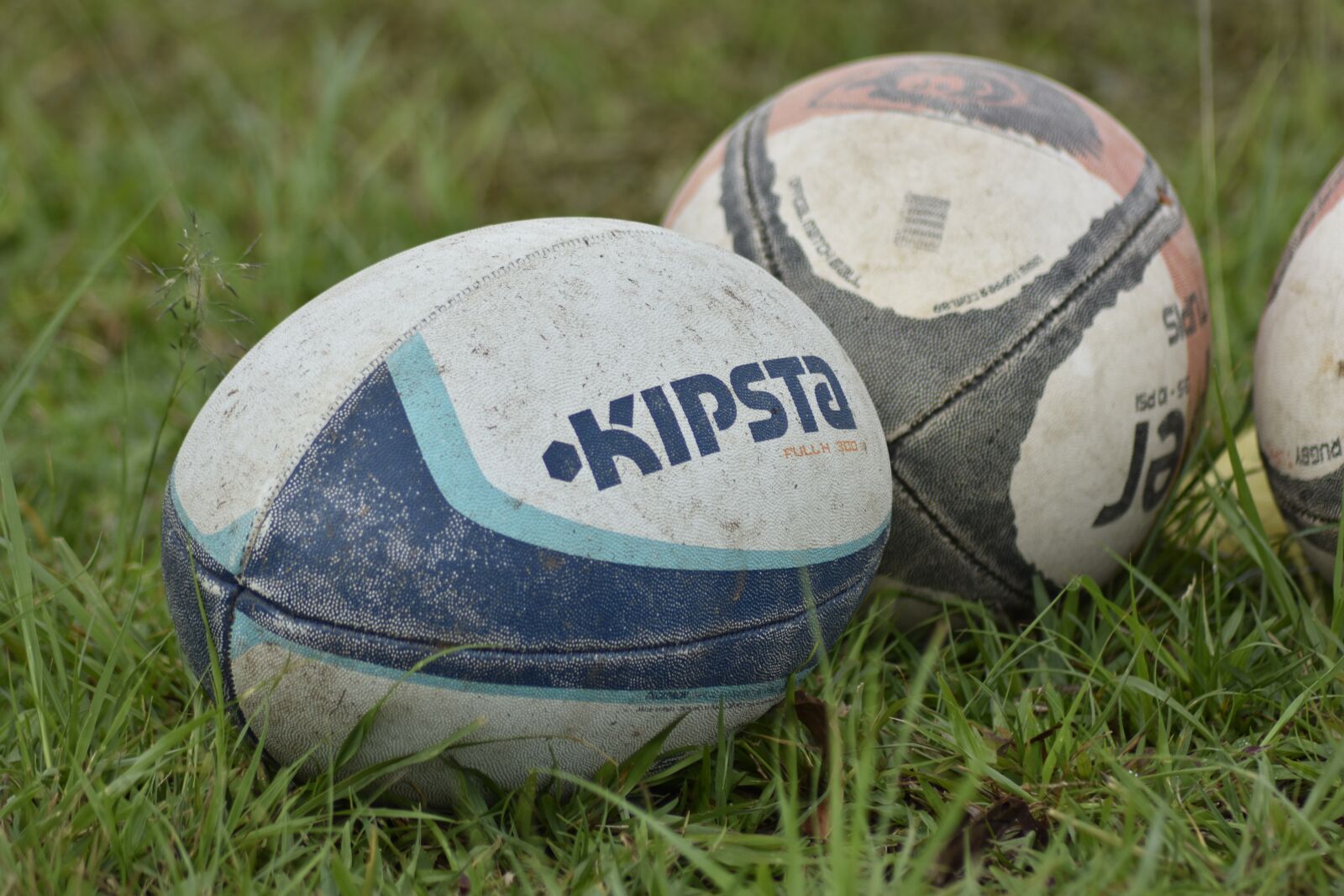 Nikon D3400 sample photo. Rugby, ball, water photography
