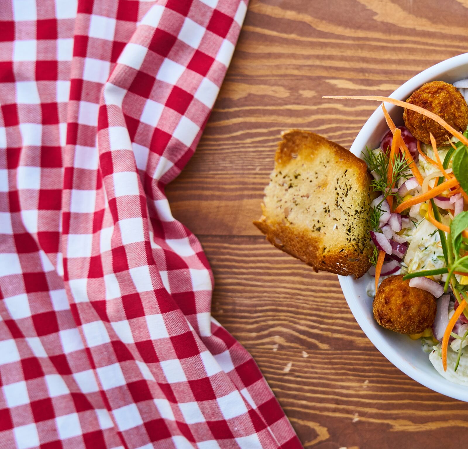 Sony a7R II sample photo. Salad, bread, lettuce photography
