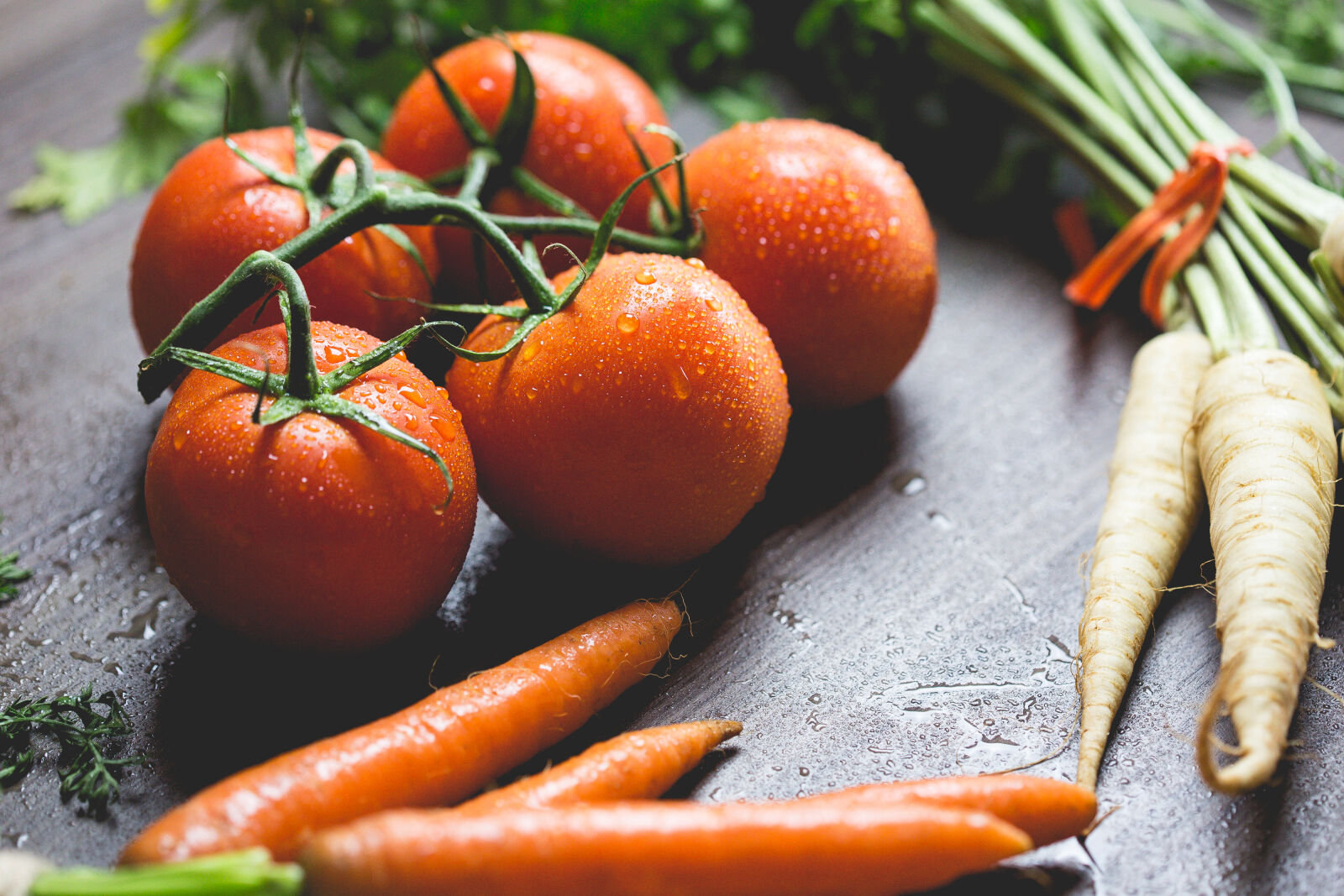 Canon EF 100mm F2.8 Macro USM sample photo. Tomatoes, carrots, and, radish photography