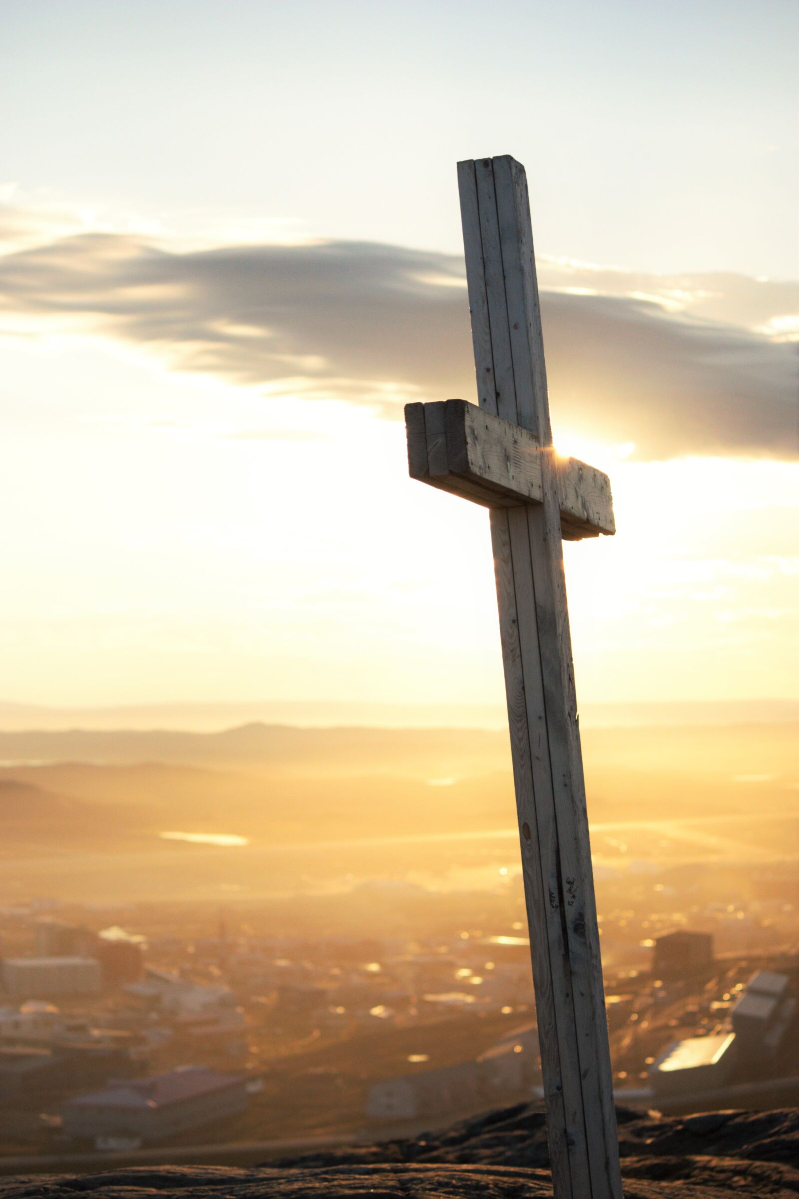 Canon EOS 450D (EOS Rebel XSi / EOS Kiss X2) sample photo. Cross, sunset, clouds photography