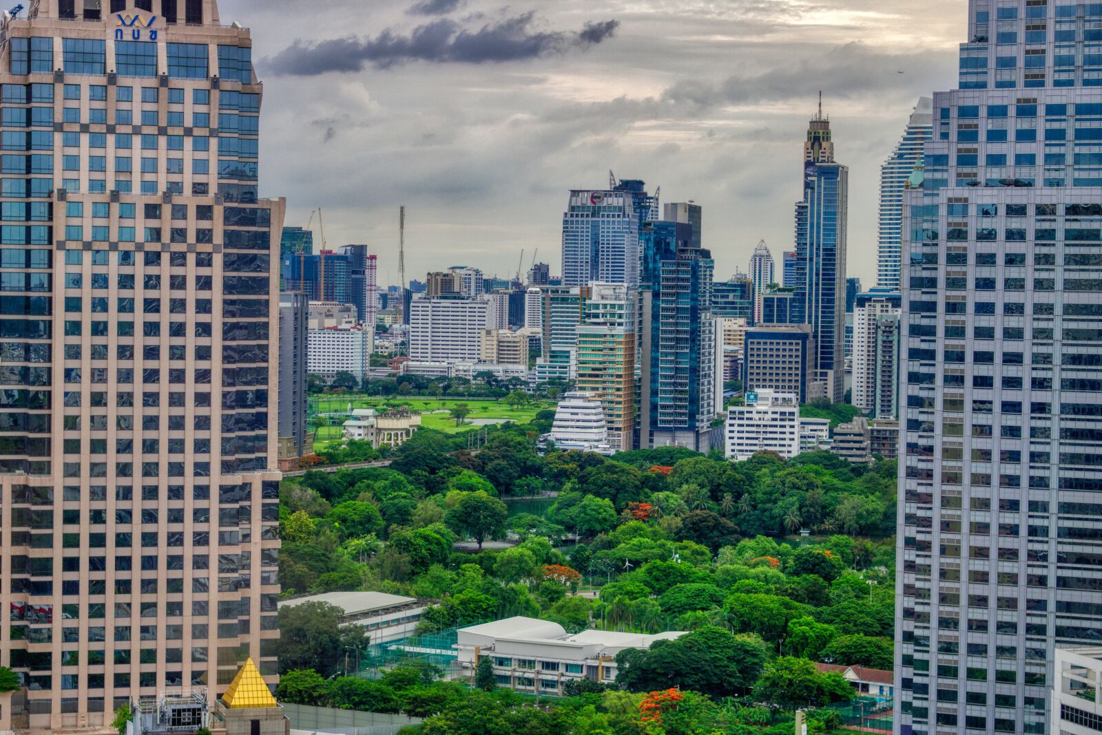 Canon EOS 750D (EOS Rebel T6i / EOS Kiss X8i) sample photo. Asia, metropolis, clouded sky photography
