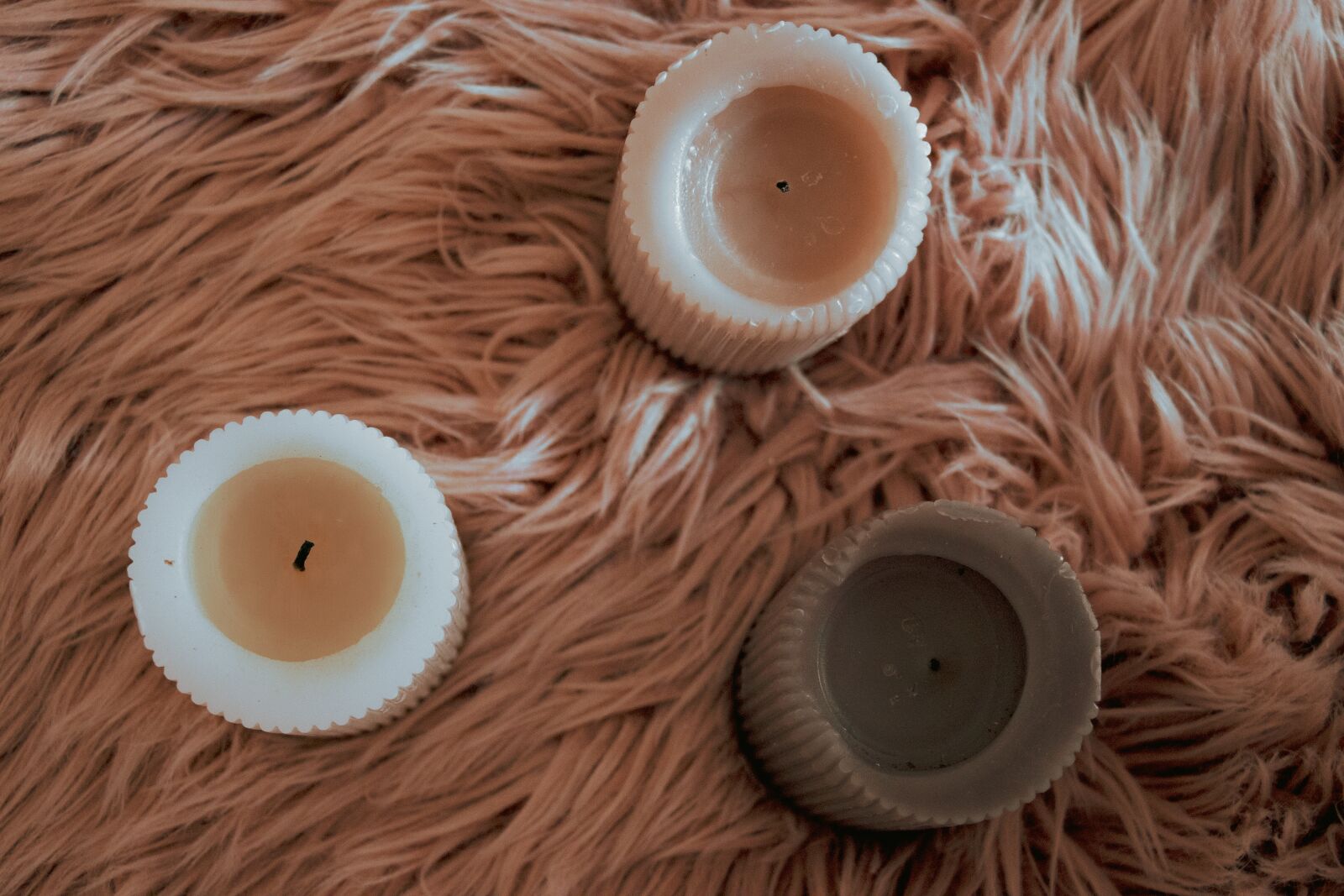 Canon EOS 250D (EOS Rebel SL3 / EOS Kiss X10 / EOS 200D II) sample photo. Candles, vintage, wool photography
