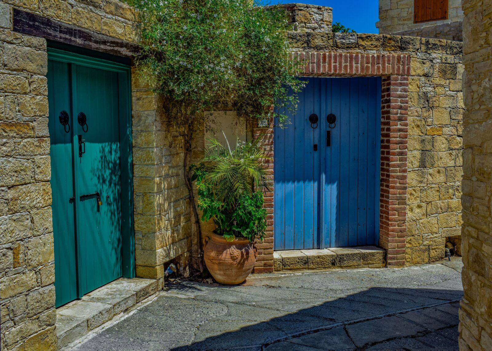 Nikon D3300 sample photo. Street, doors, architecture photography