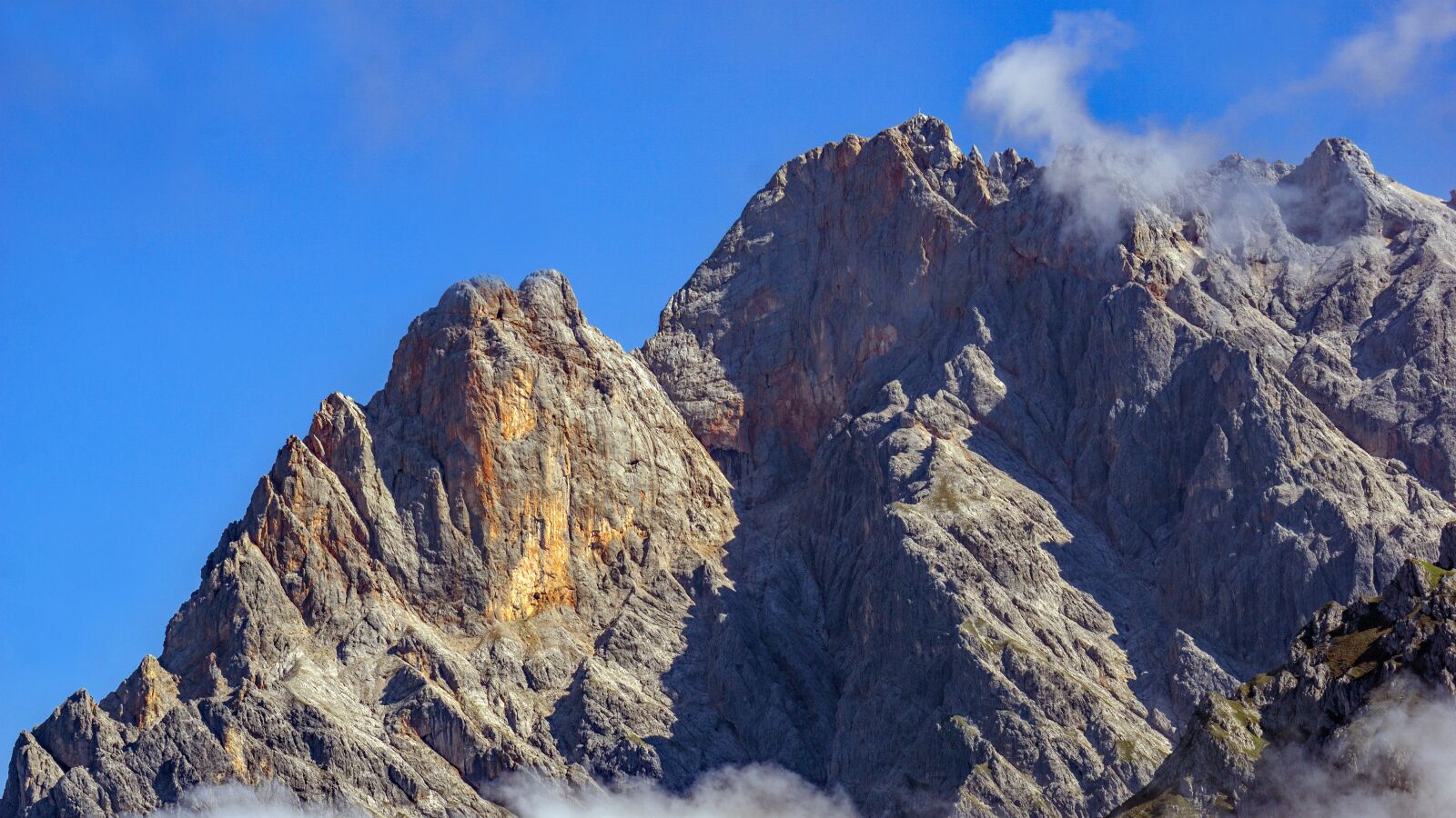 Sony FE 70-300mm F4.5-5.6 G OSS sample photo. Mountains, mountain range, peak photography