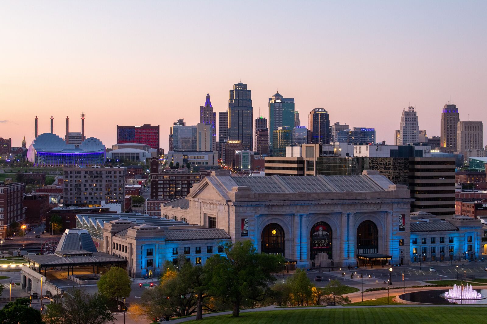 Canon EOS 1300D (EOS Rebel T6 / EOS Kiss X80) sample photo. Kansas city, skyline, dusk photography