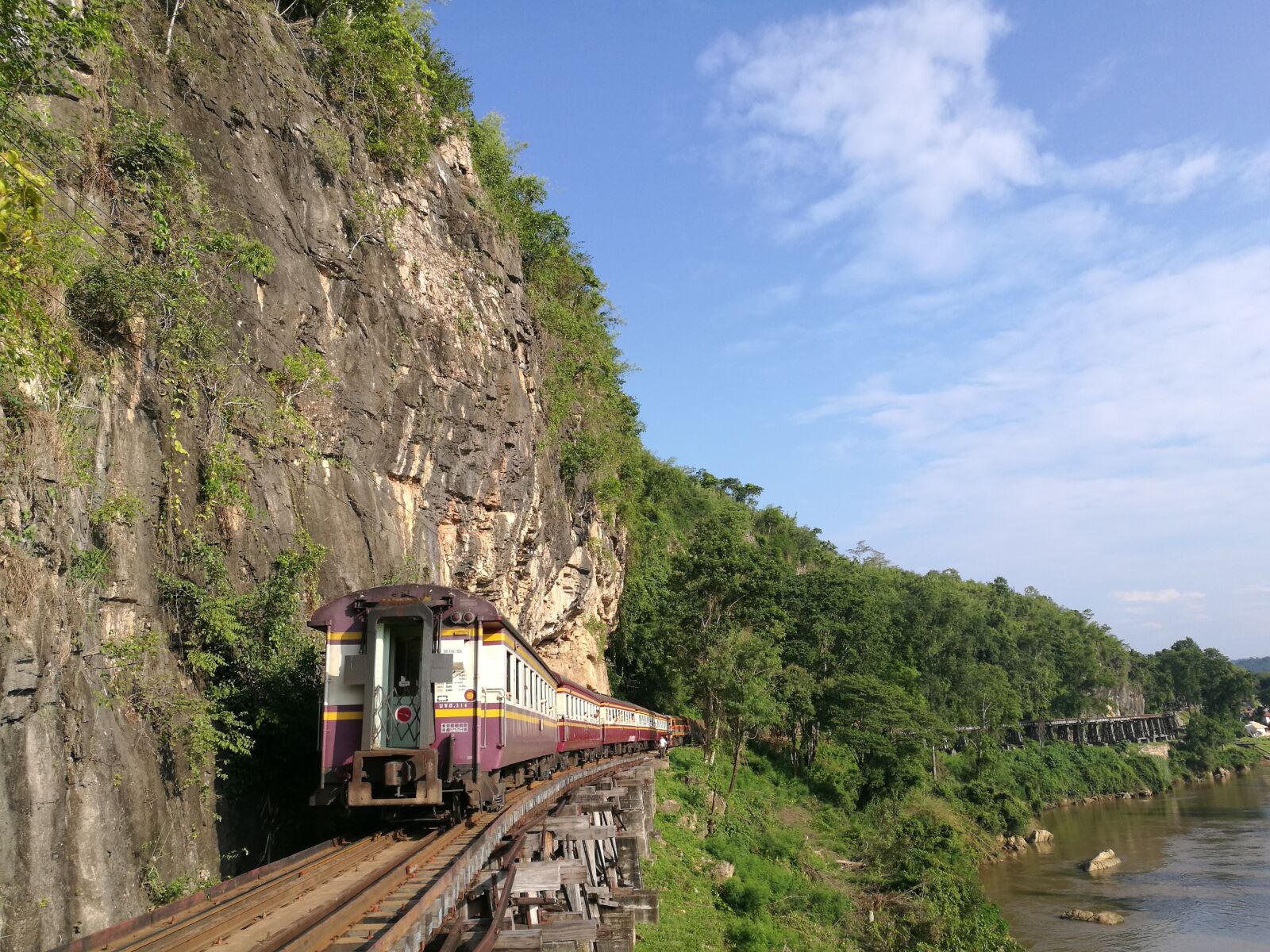 HUAWEI P9 sample photo. Train, railway, mountain photography