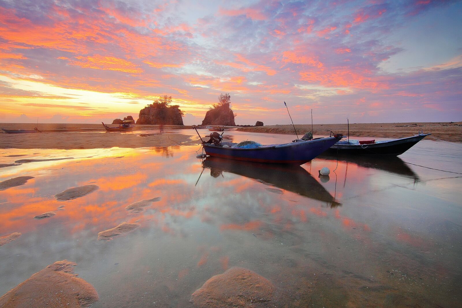 Canon EOS 50D sample photo. Boat, landmarks, sunrise photography