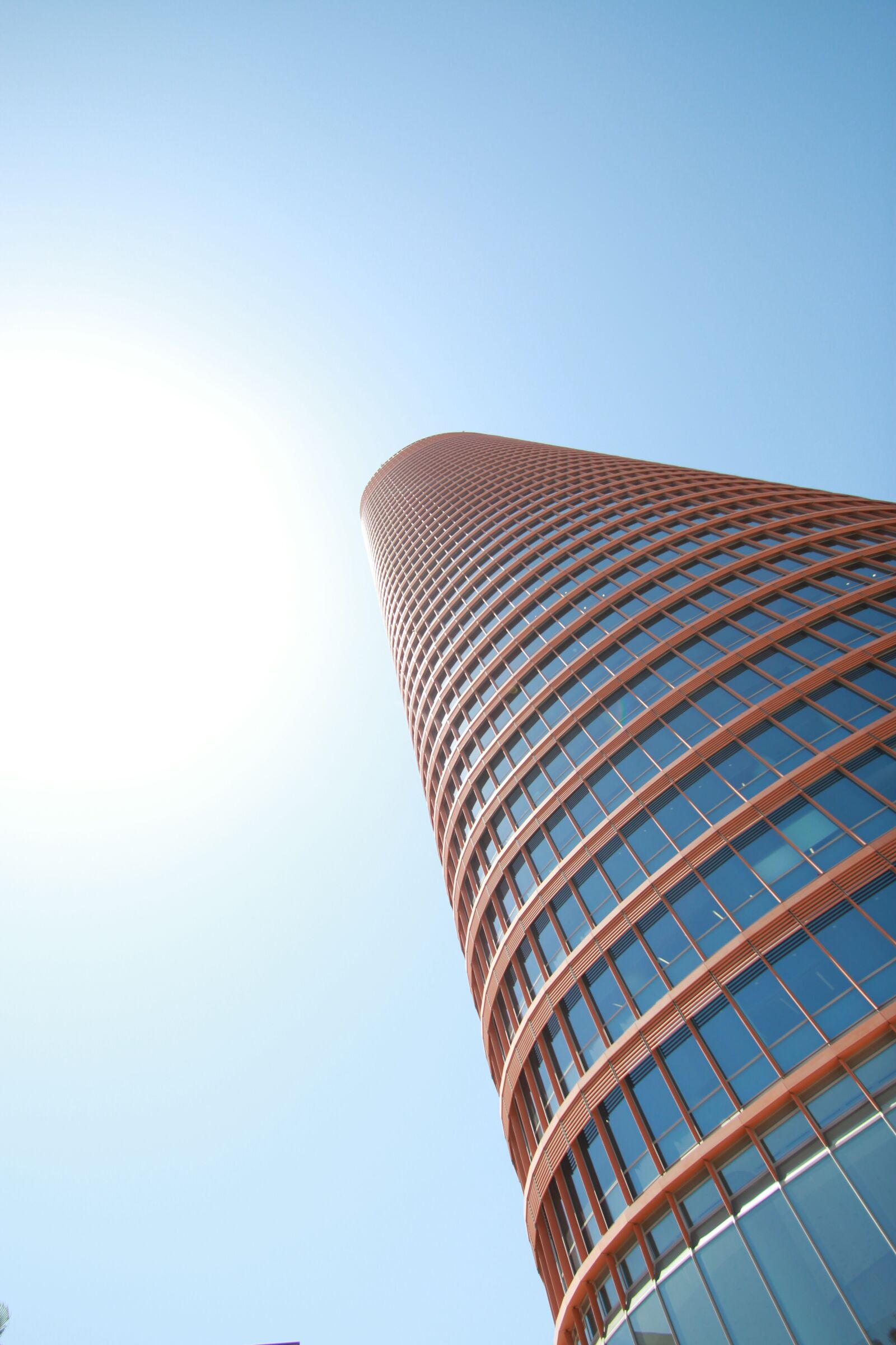 Canon EOS 700D (EOS Rebel T5i / EOS Kiss X7i) sample photo. Skyscraper, architecture, sun photography