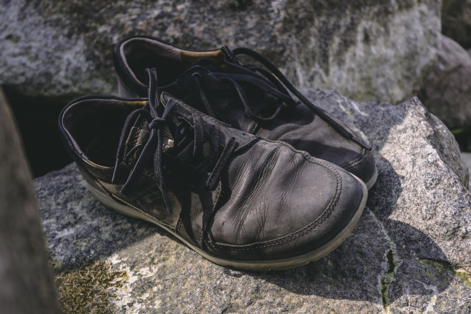 Nikon D7200 sample photo. Shoes, old, used photography