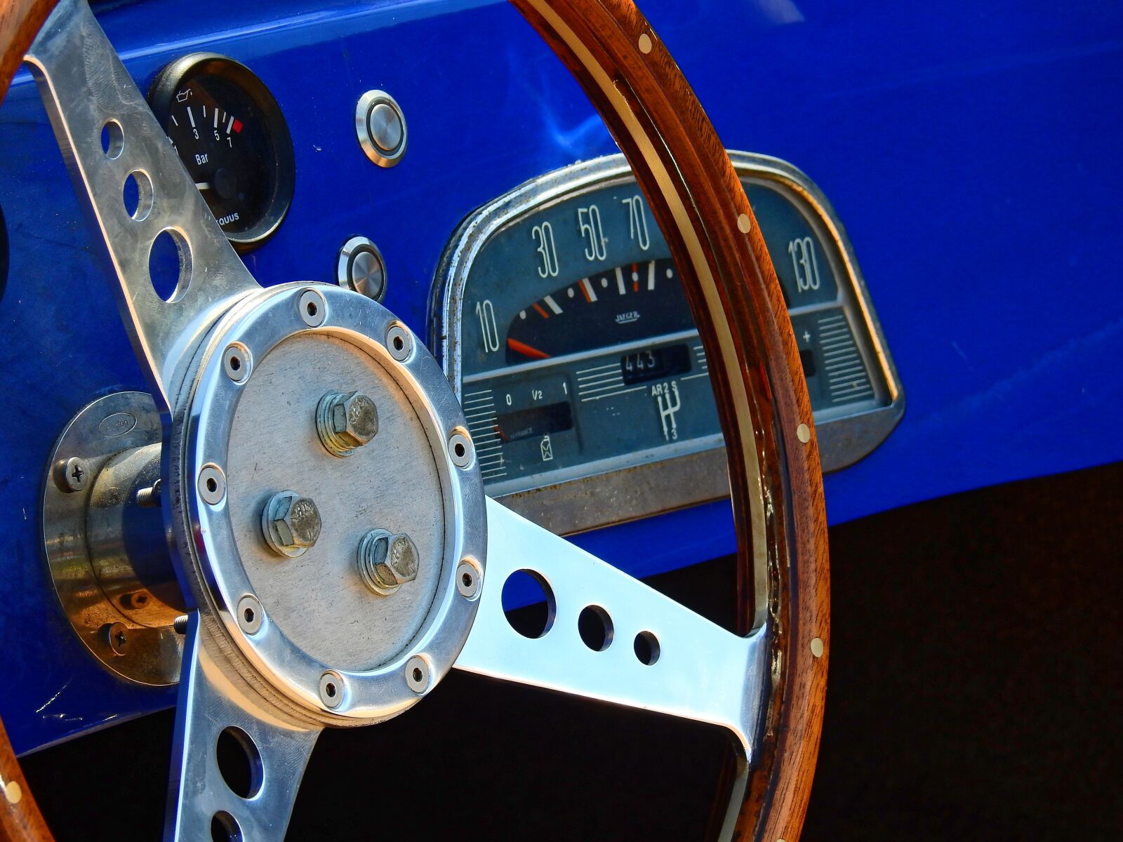 Nikon Coolpix P900 sample photo. Vehicle, auto, steering wheel photography
