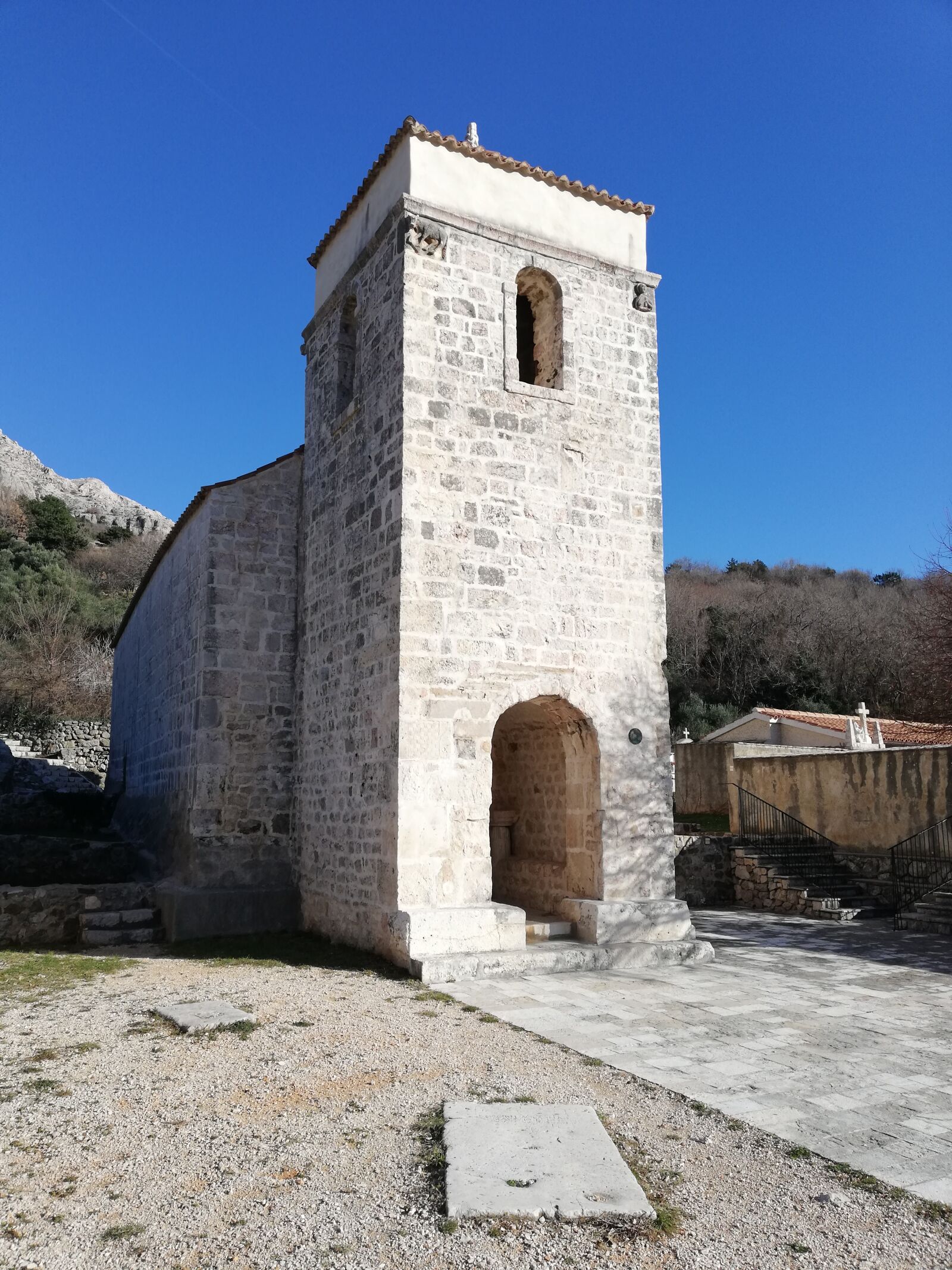 HUAWEI Mate 10 Lite sample photo. Baska, church, history photography