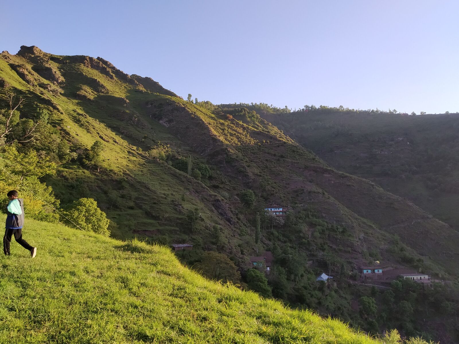 Xiaomi Redmi Note 7 sample photo. Valley, mountains, tourism photography
