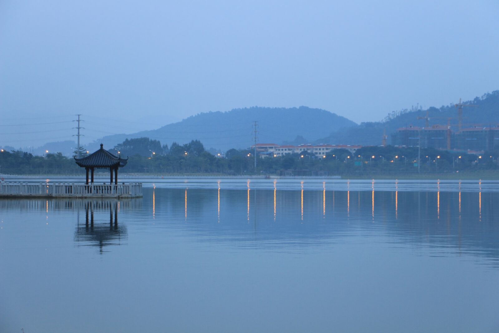 Canon EOS 700D (EOS Rebel T5i / EOS Kiss X7i) sample photo. Lake, water reflection, mist photography