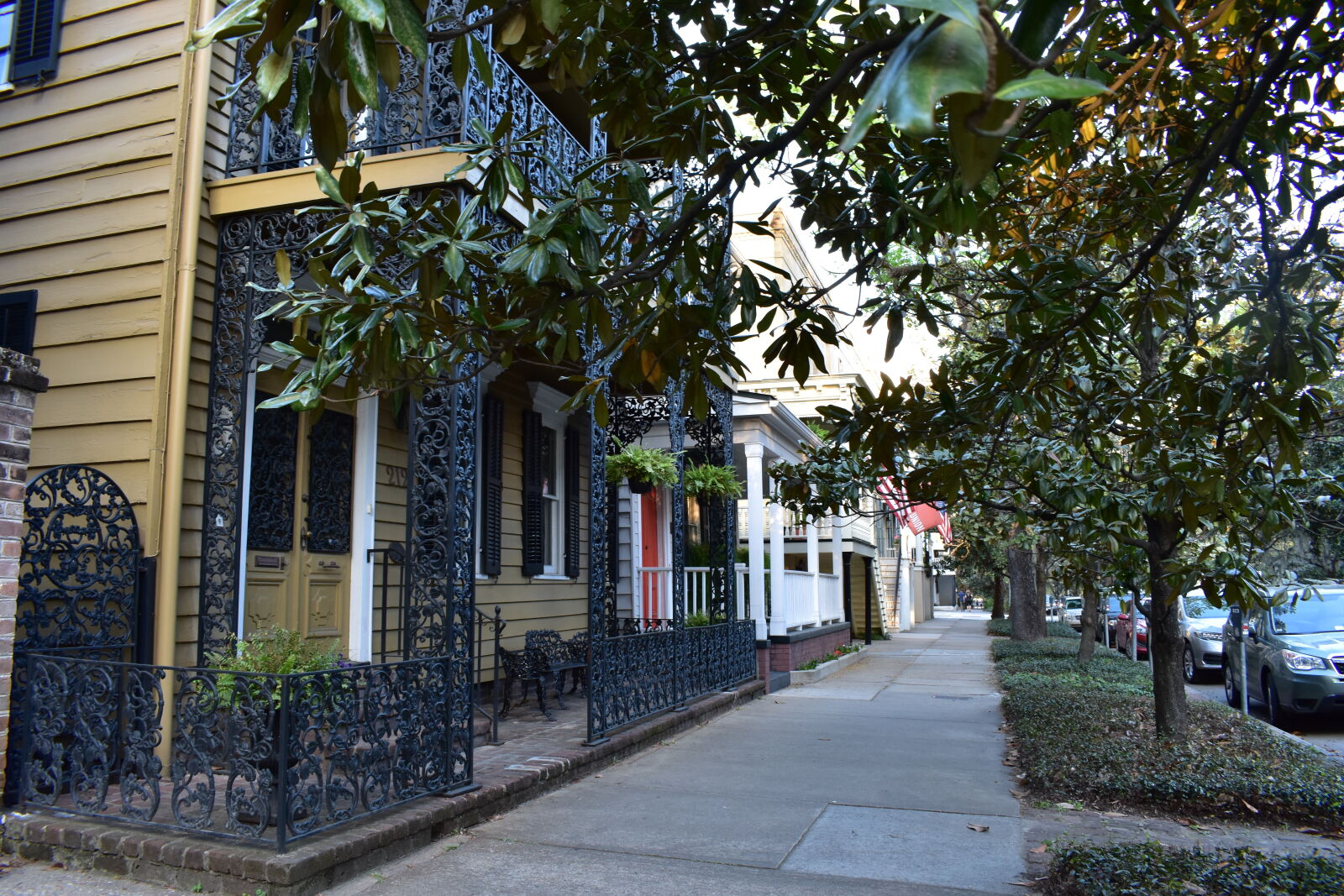 Nikon D3400 + Nikon AF-P DX Nikkor 18-55mm F3.5-5.6G sample photo. Georgia, historical, historicalhouse, oldtown photography