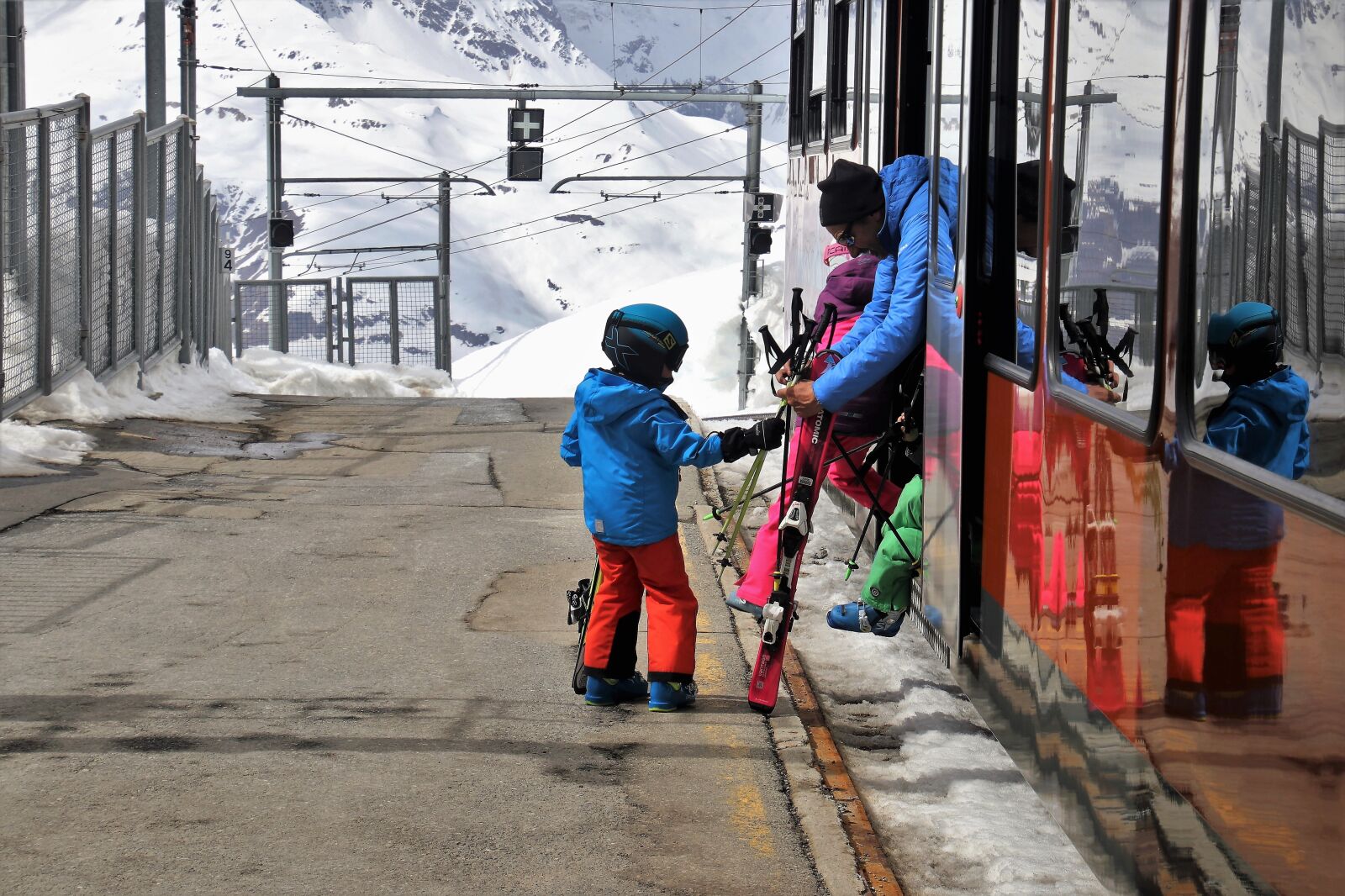 Canon EOS 80D sample photo. Peron, zermatt, transport photography