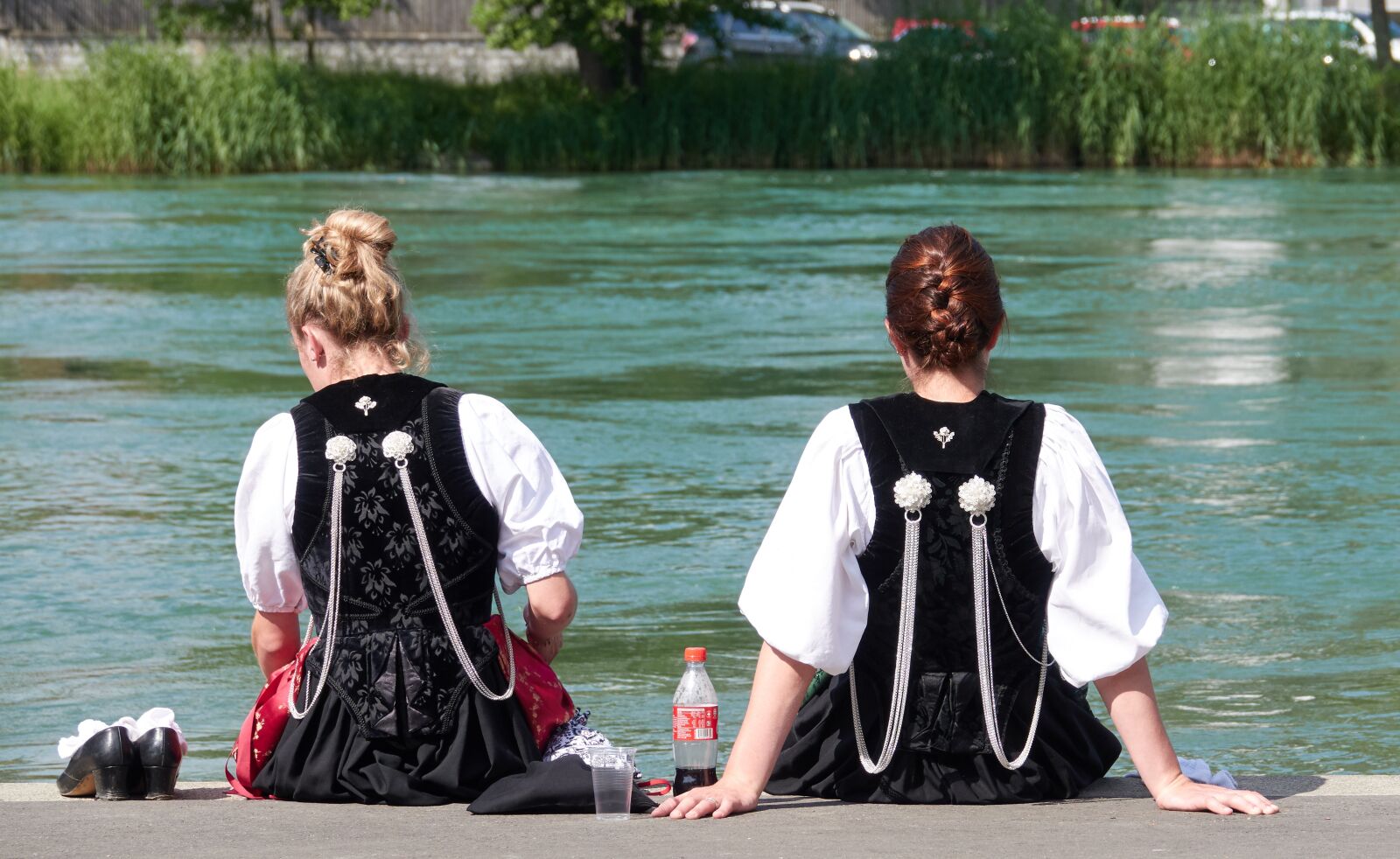 Sony Cyber-shot DSC-RX10 IV sample photo. Friends, women, water photography