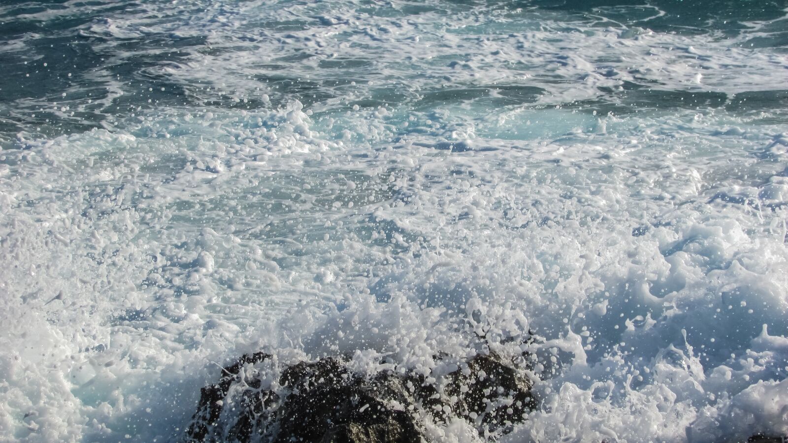 Canon PowerShot SX400 IS sample photo. Wave, smashing, foam photography