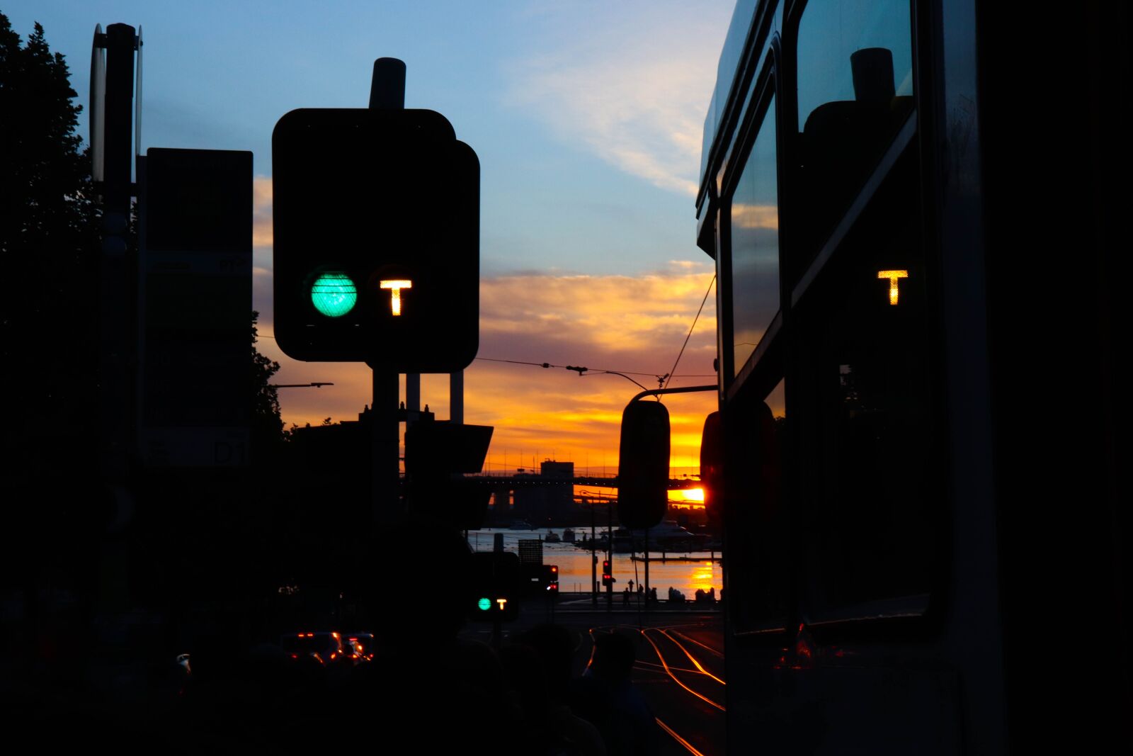 Canon EOS 200D (EOS Rebel SL2 / EOS Kiss X9) sample photo. Train, sunset, railway photography