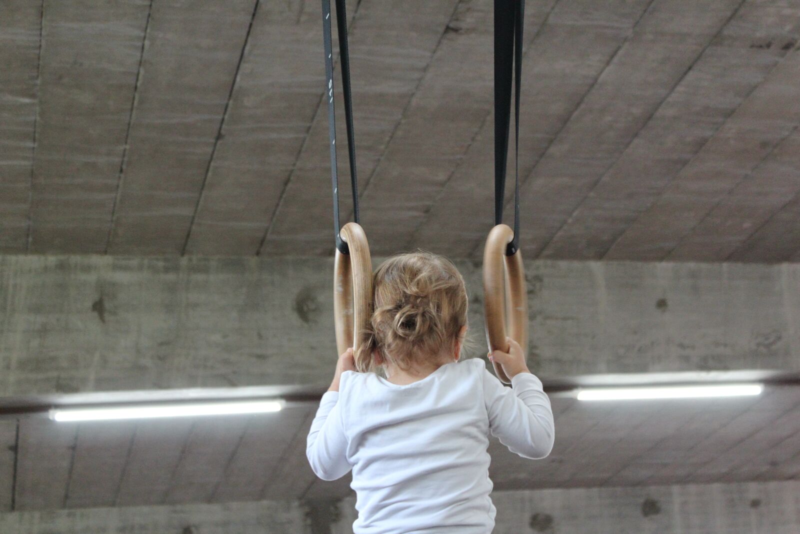 Canon EOS 600D (Rebel EOS T3i / EOS Kiss X5) sample photo. Small child, wrestle, depend photography