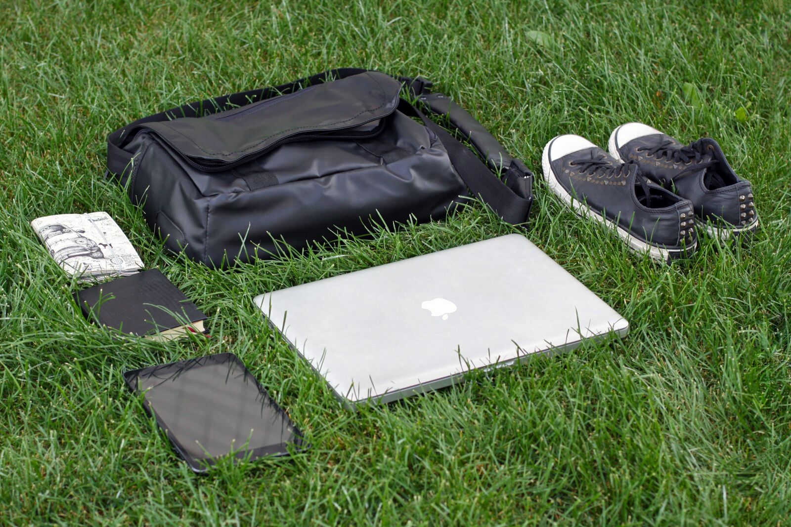 Canon EOS 50D sample photo. Gym shoes, notebook, bag photography