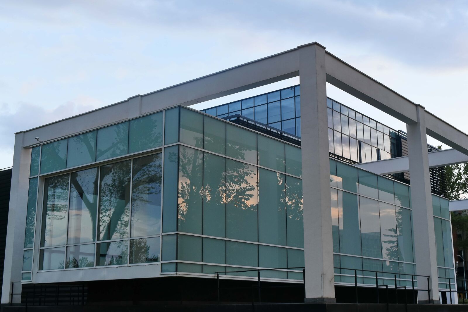 Nikon D5500 sample photo. Facade, futuristic, modern, perspective photography