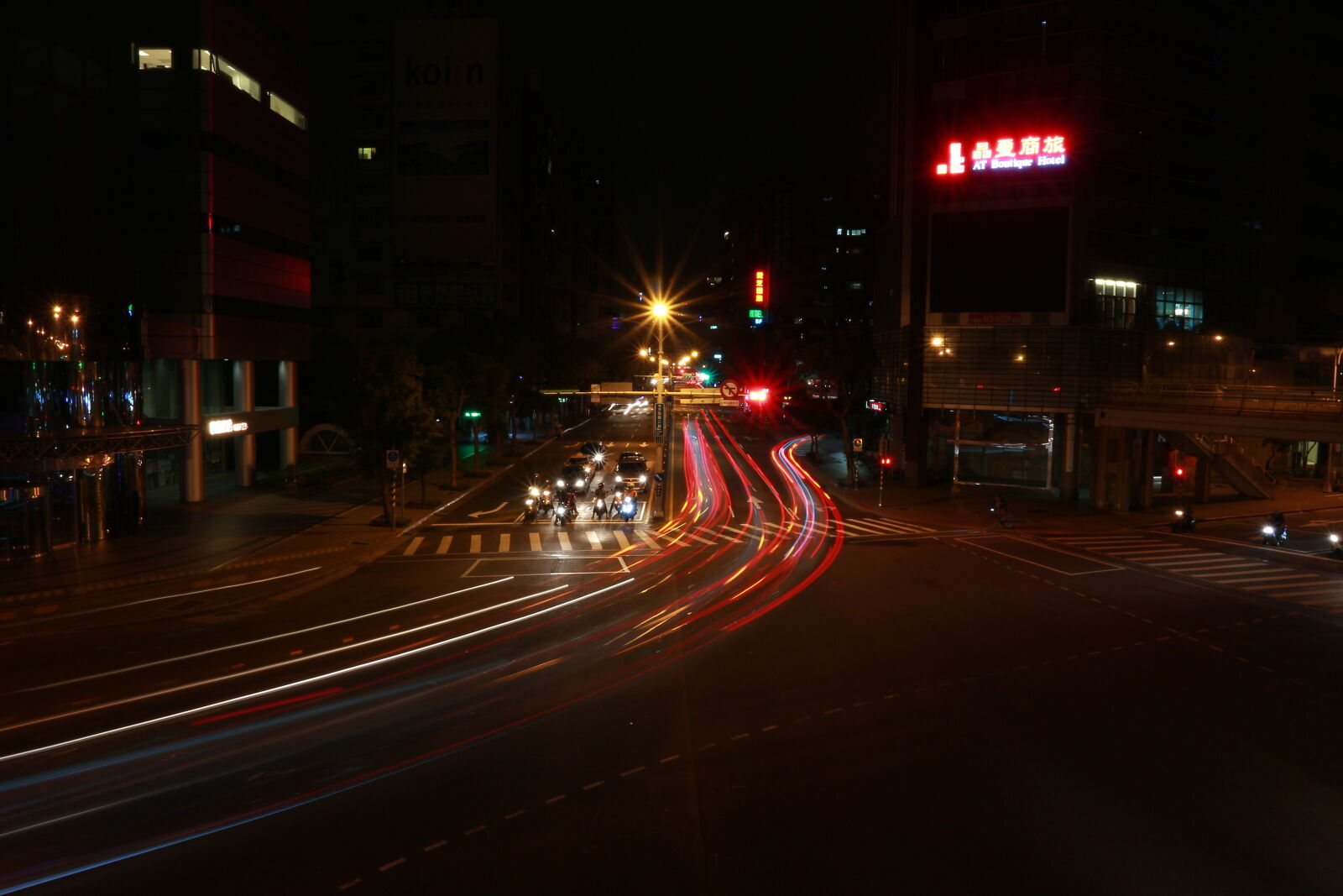Canon EOS M sample photo. Cars, city, dark, downtown photography