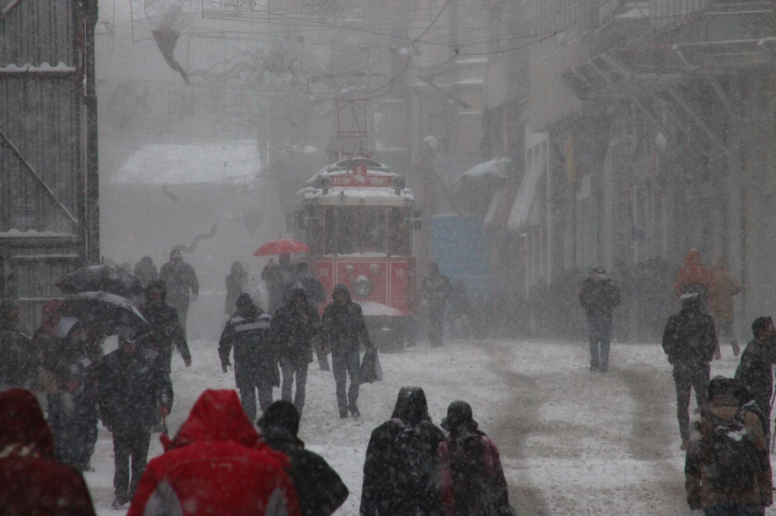 Canon EOS 1100D (EOS Rebel T3 / EOS Kiss X50) sample photo. Tramway, beyoğlu, winter photography