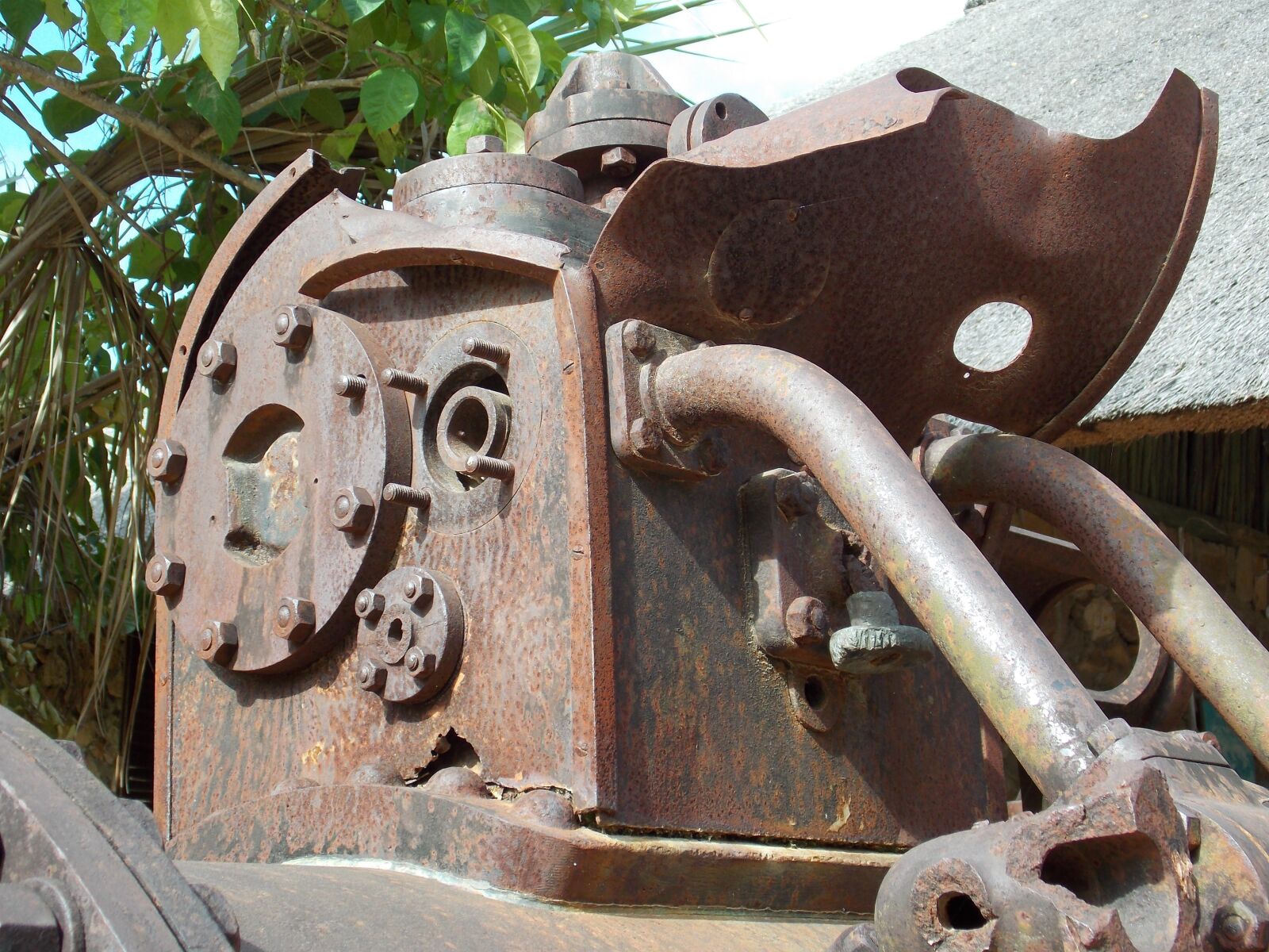 Nikon Coolpix L810 sample photo. Machinery, engine, machine photography
