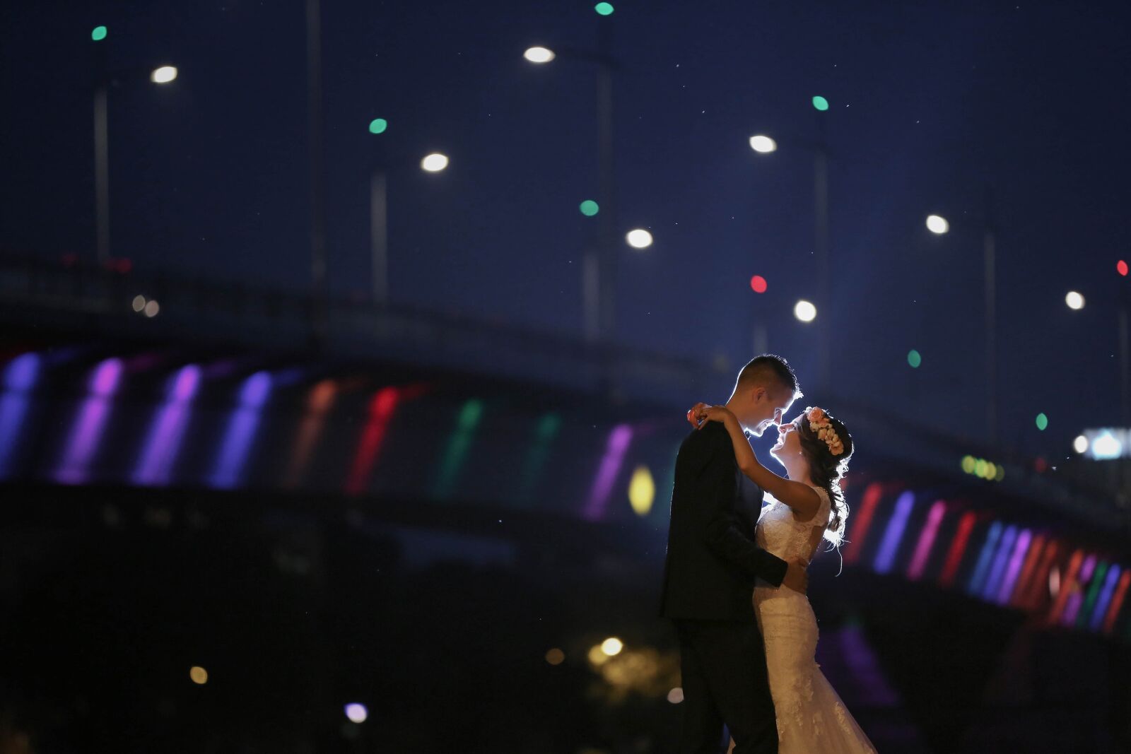 Canon EOS 5D Mark III sample photo. Hug, spotlight, kiss, groom photography