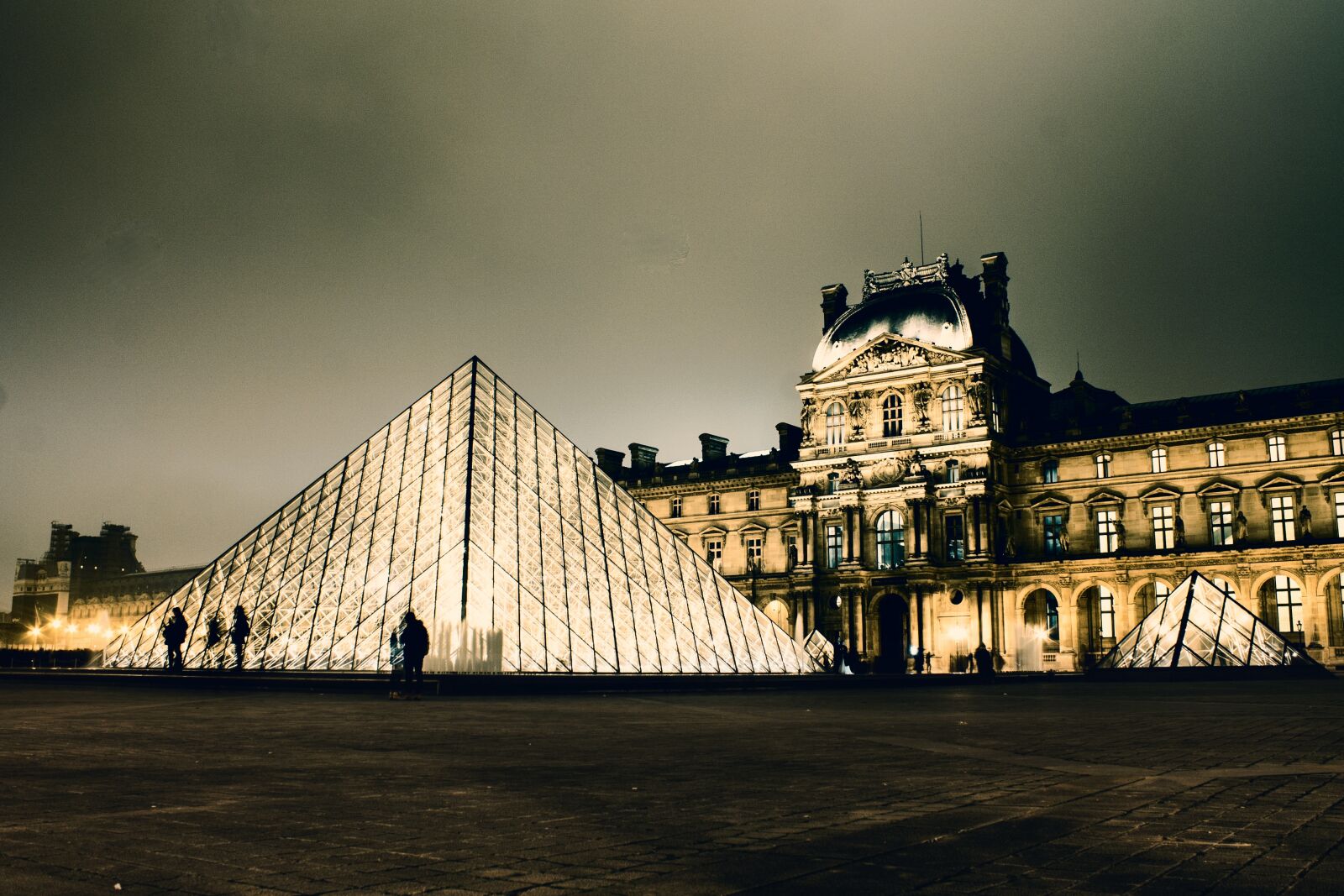Canon EOS 1100D (EOS Rebel T3 / EOS Kiss X50) sample photo. Louvre, museum, paris photography