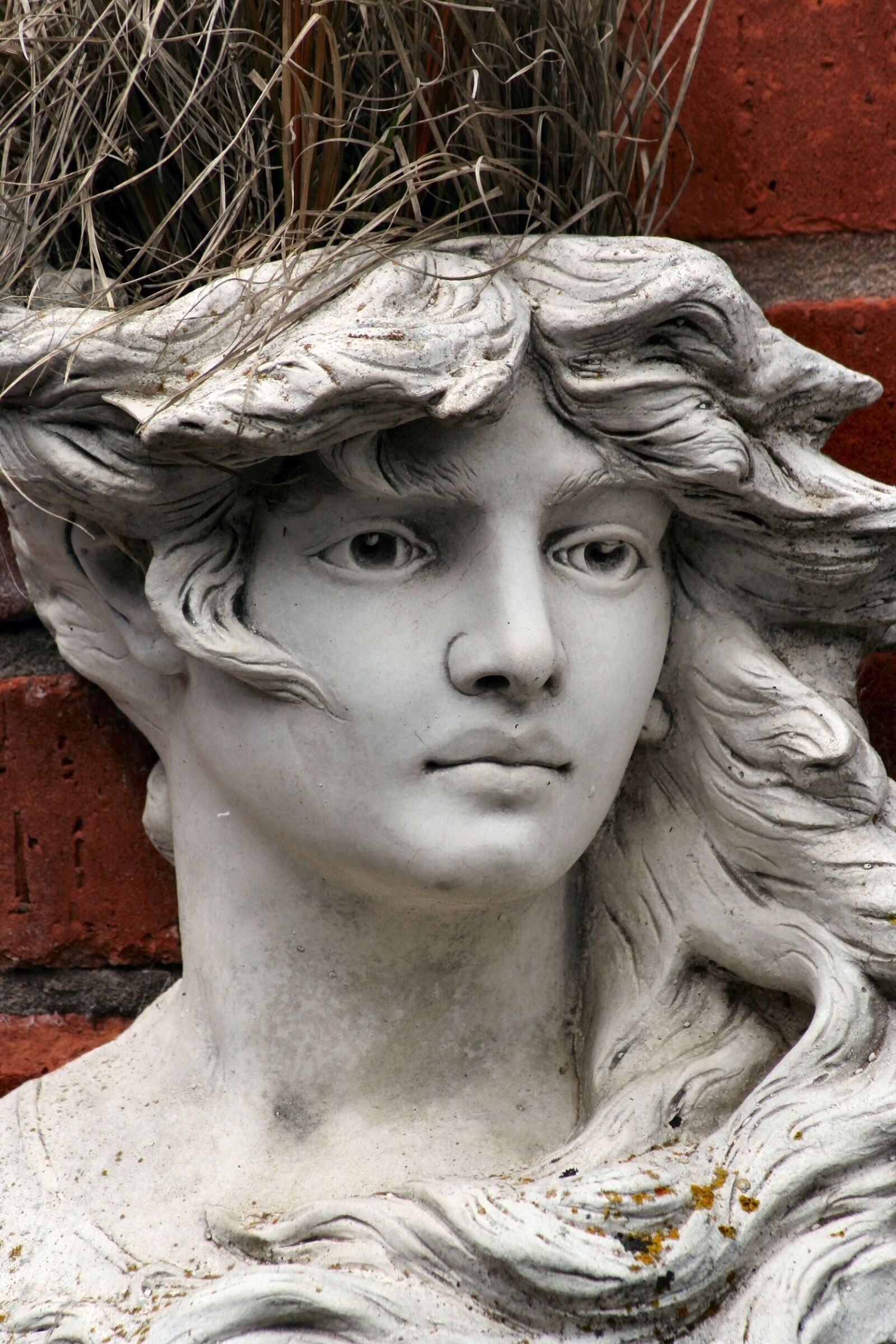 Canon EOS 350D (EOS Digital Rebel XT / EOS Kiss Digital N) sample photo. Face, statue, garden ornament photography