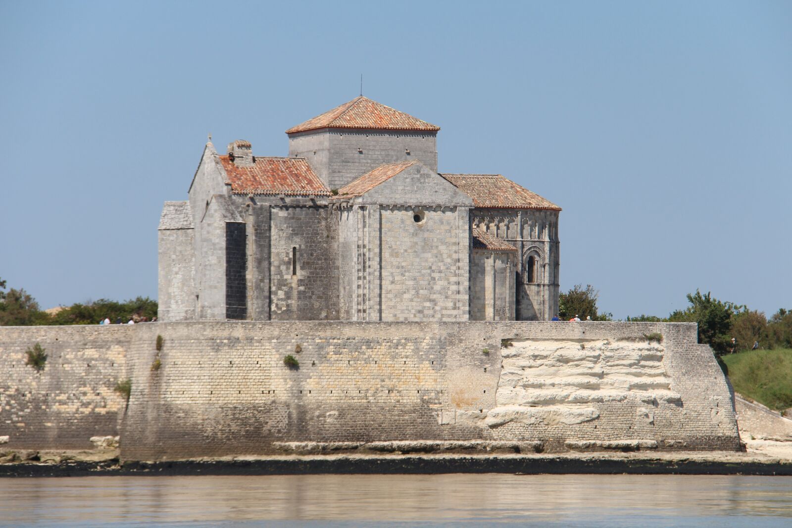Canon EOS 650D (EOS Rebel T4i / EOS Kiss X6i) sample photo. Talmont, france, church photography