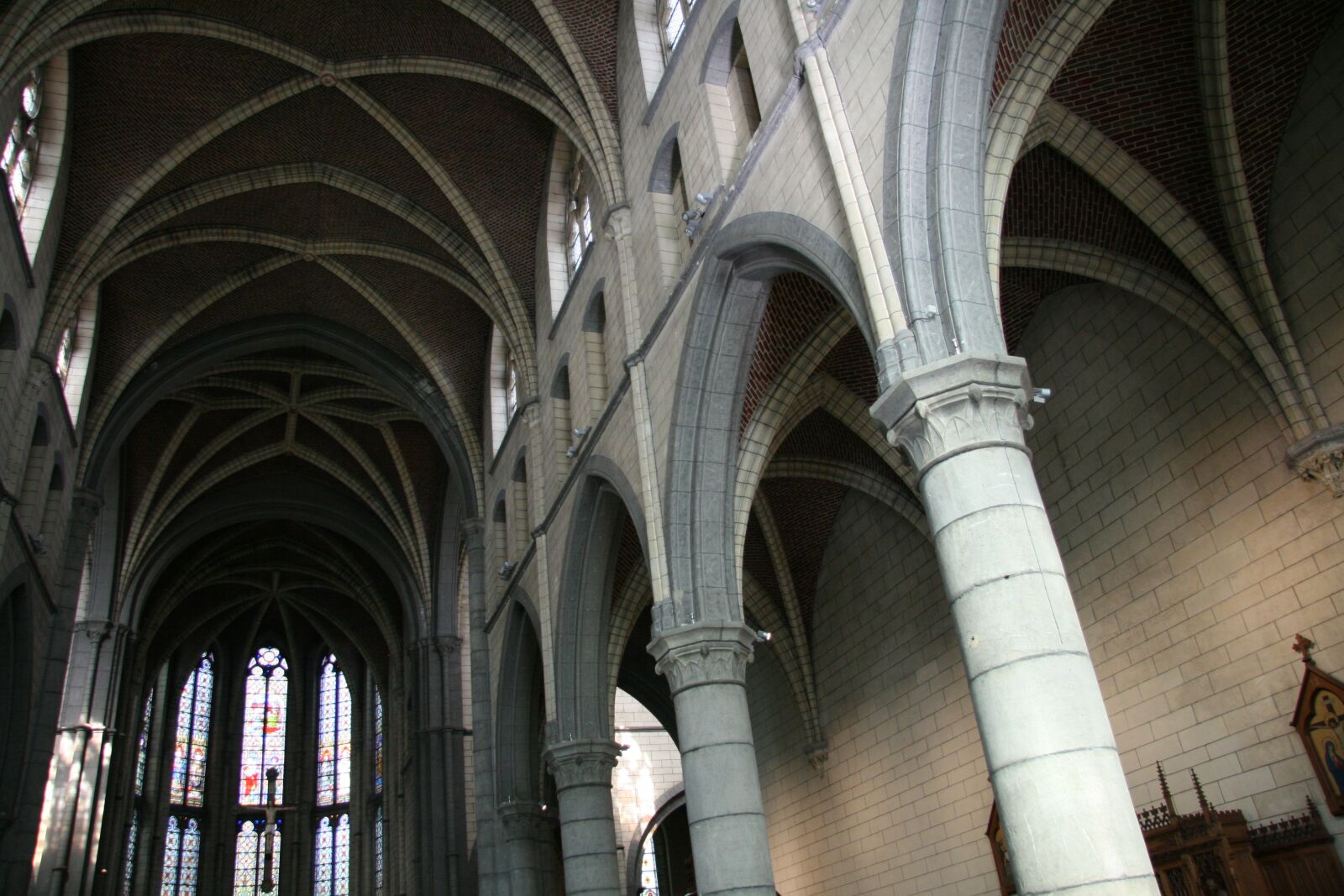 Canon EOS 400D (EOS Digital Rebel XTi / EOS Kiss Digital X) sample photo. Church, basilica, belgium photography