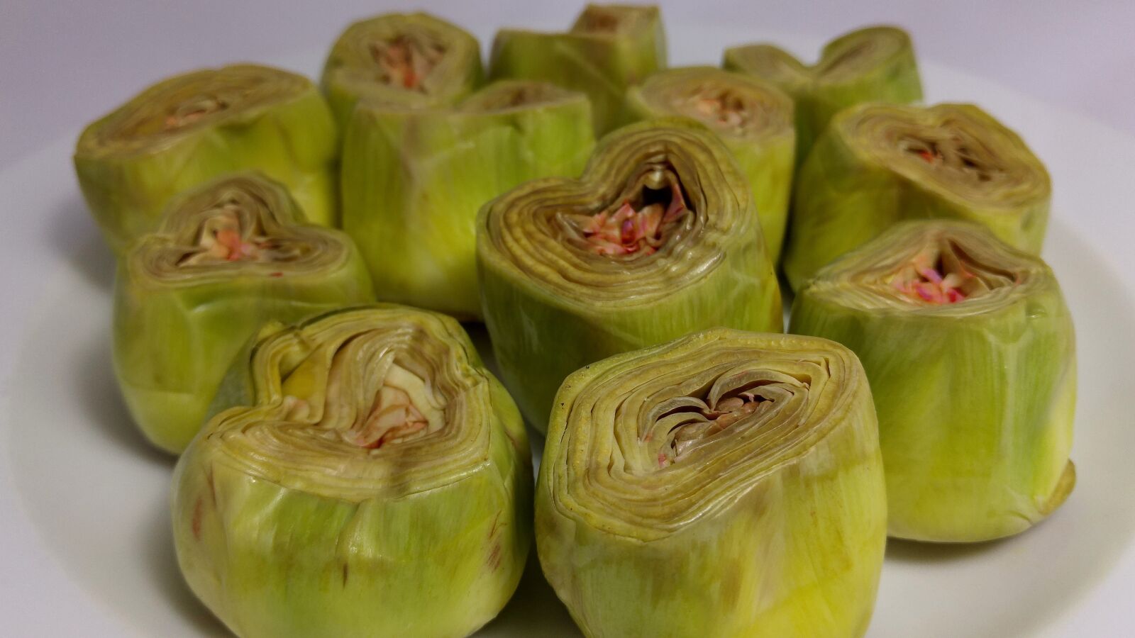 LG G4 sample photo. Artichokes, fresh, navarre photography