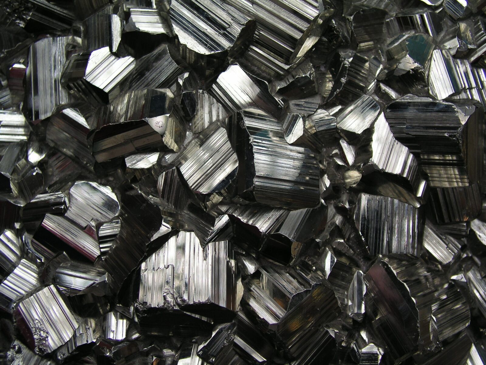 Olympus C5050Z sample photo. Coal, gemstone, crystals photography