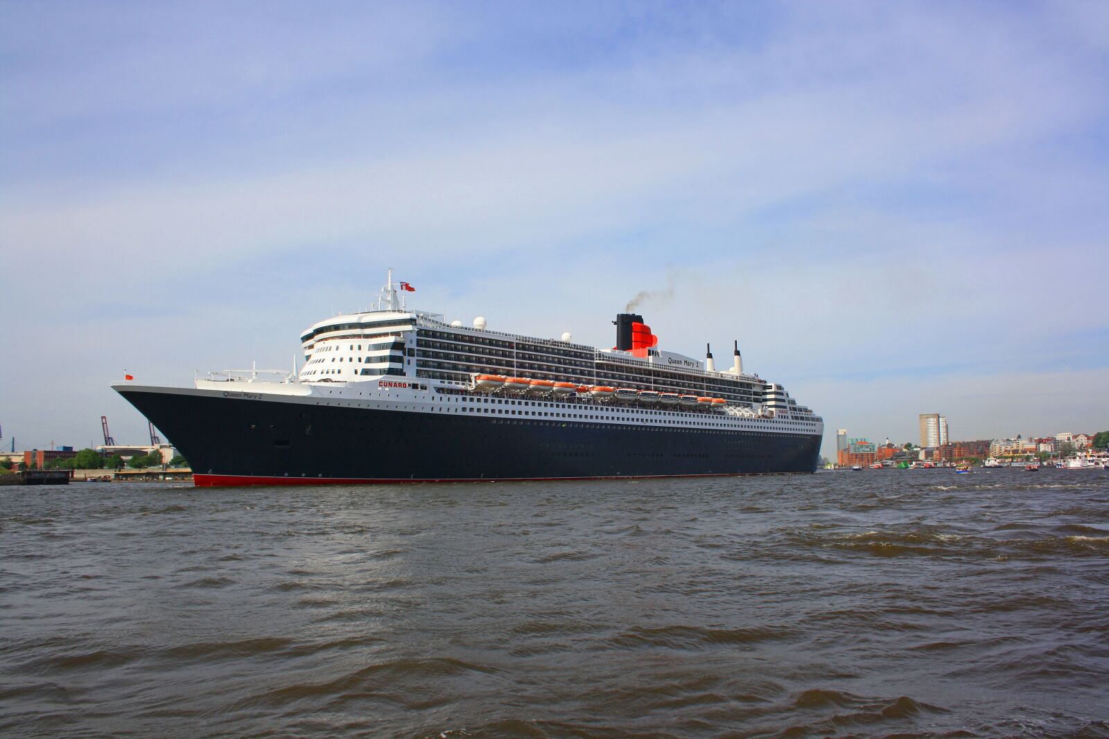 Canon EOS 1000D (EOS Digital Rebel XS / EOS Kiss F) sample photo. Ship, ozeanriese, cruise ship photography